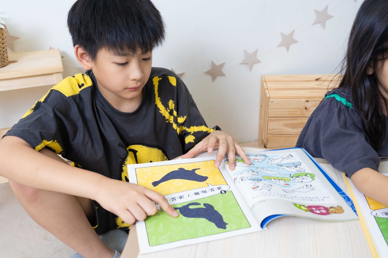 【小康軒|3-8歲兒童篇|財商桌遊。時間與錢包。幼小銜接教材。識寫圖卡。解謎遊戲書。程式車】 【小康軒|3-8歲兒童篇|財商桌遊。時間與錢包。幼小銜接教材。識寫圖卡。解謎遊戲書。程式車】