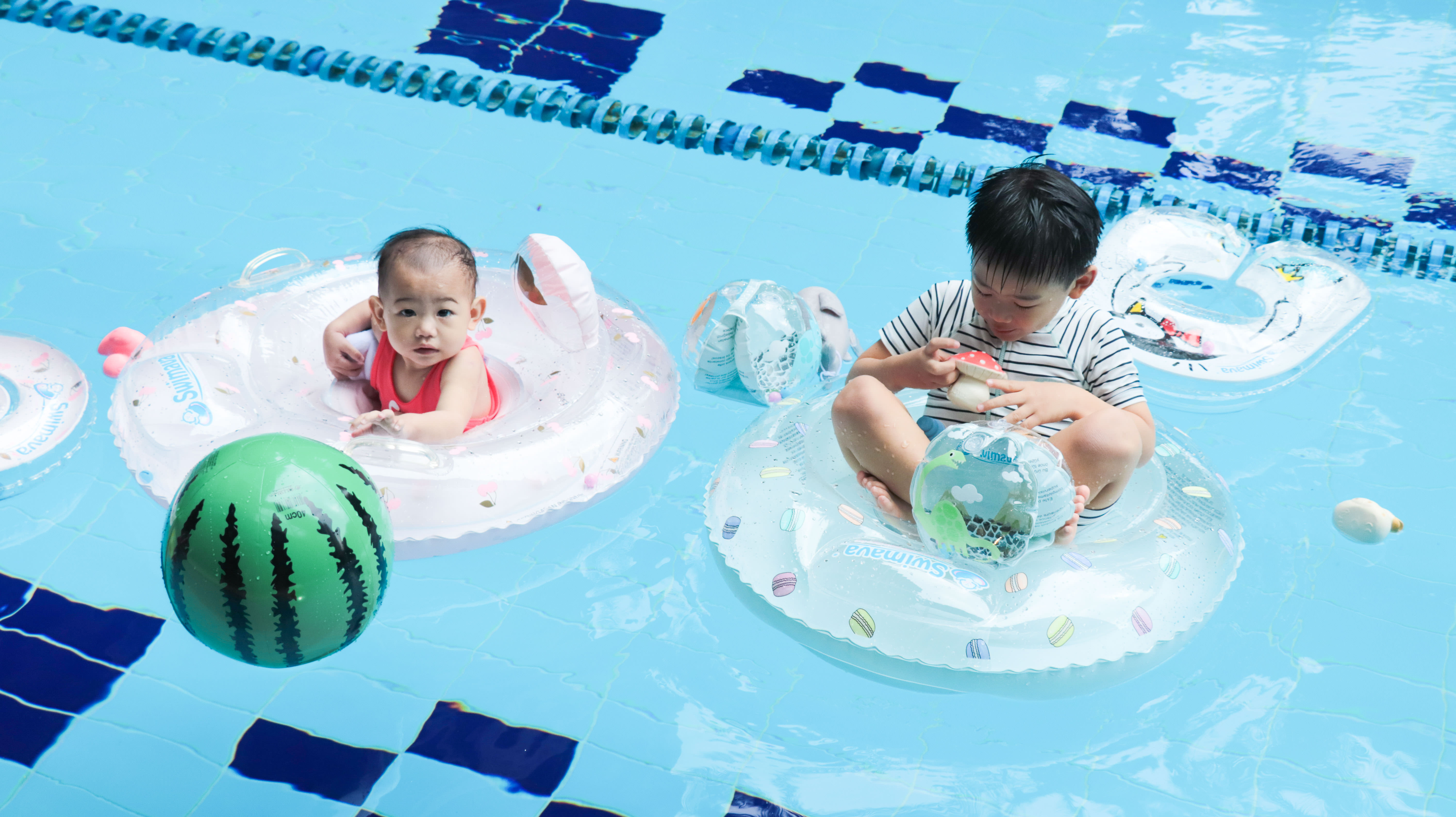 【寶寶泳圈使用心得 | 英國Swimava幼兒學習泳圈。浮手。泳池】