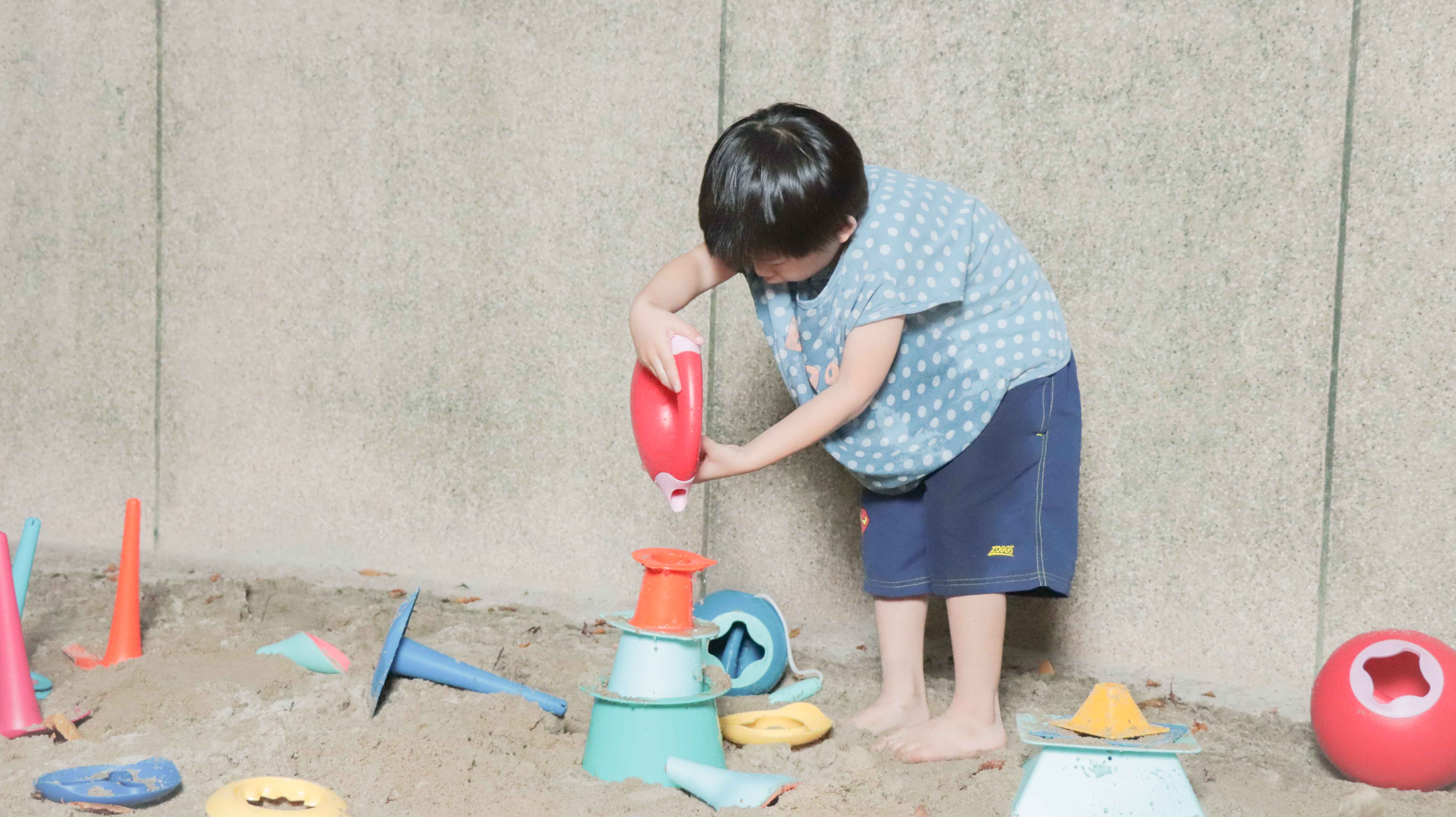 【讓孩子的創意與快樂1+1>2｜比利時Quut玩沙戲水洗澡玩具】