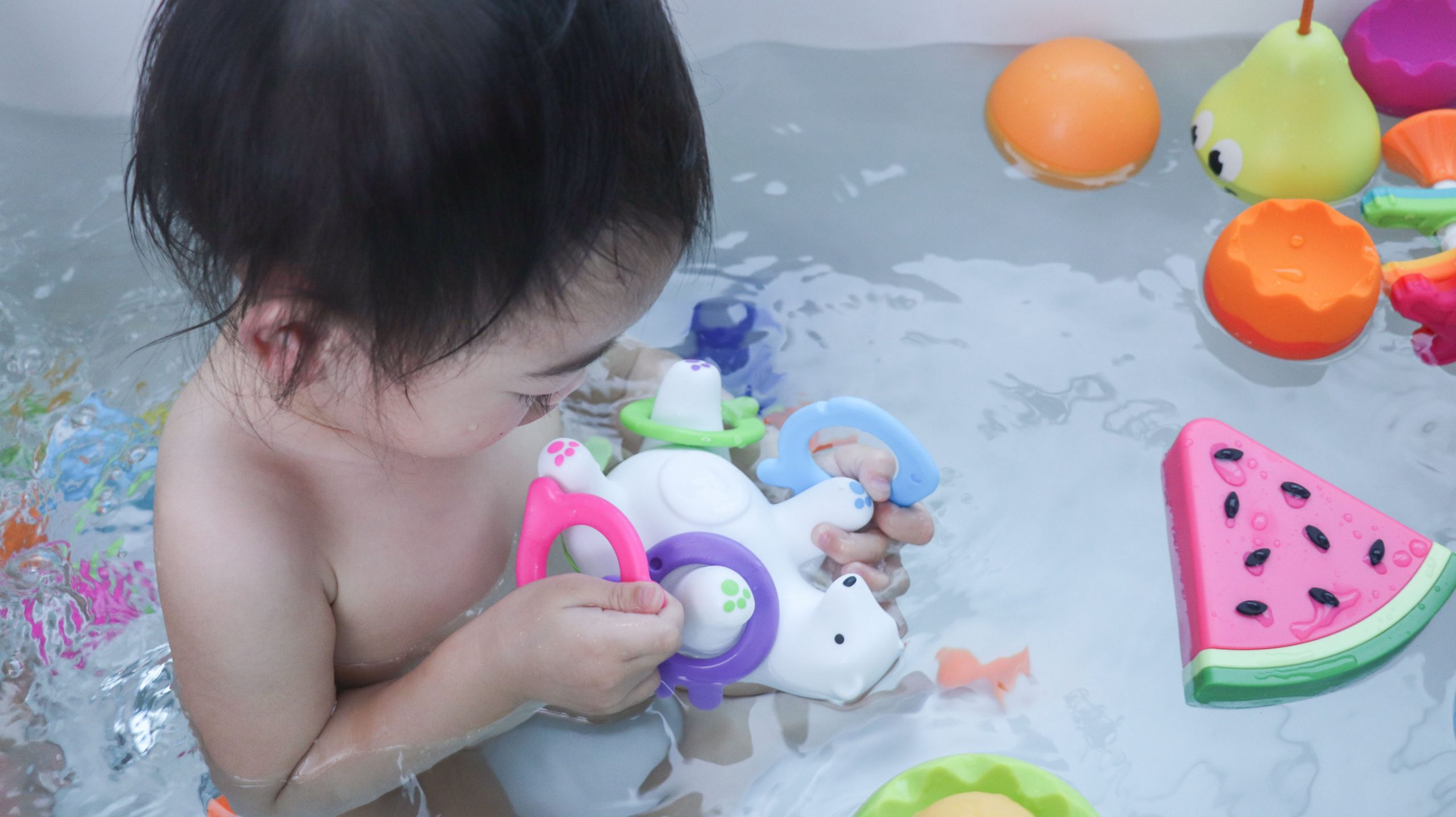 讓寶寶愛上洗澡洗頭【美國Munchkin洗澡玩具。坐式澡盆】