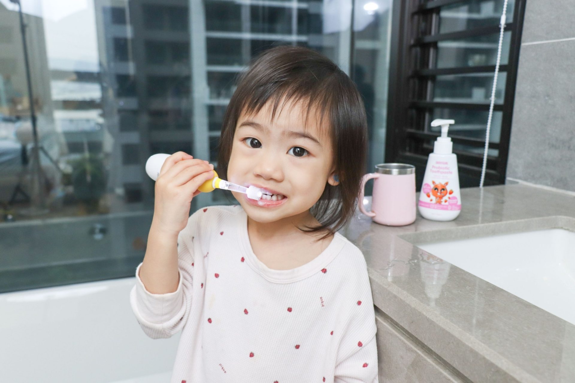 【健康的牙齒從小培養 | 日本VIVATEC 360度兒童電動牙刷。天然有機牙膏。學習內褲】