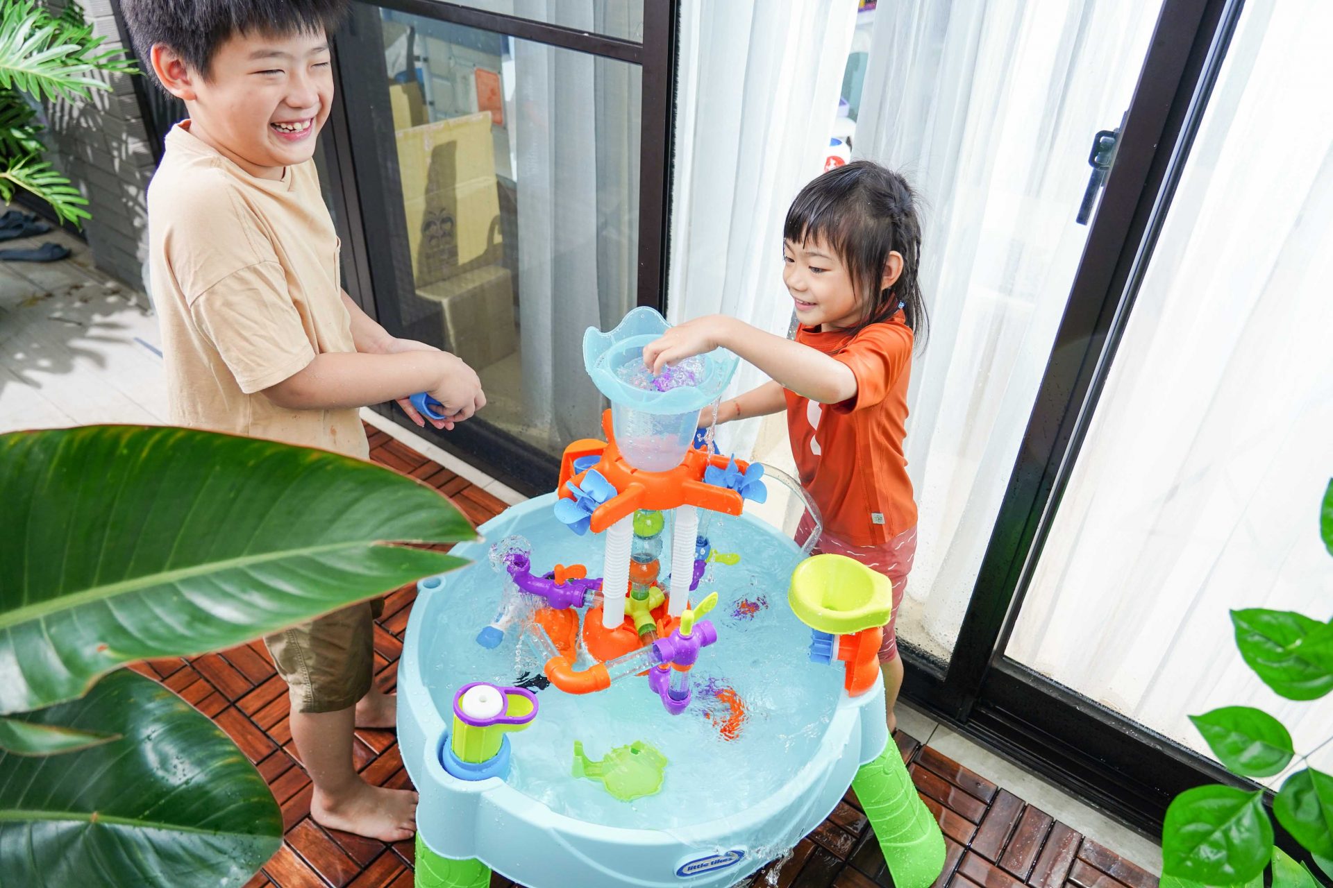 室內、戶外都好玩！【美國Little Tikes 感統體能。是內戲水桌。戶外玩具。角色扮演。小火車】