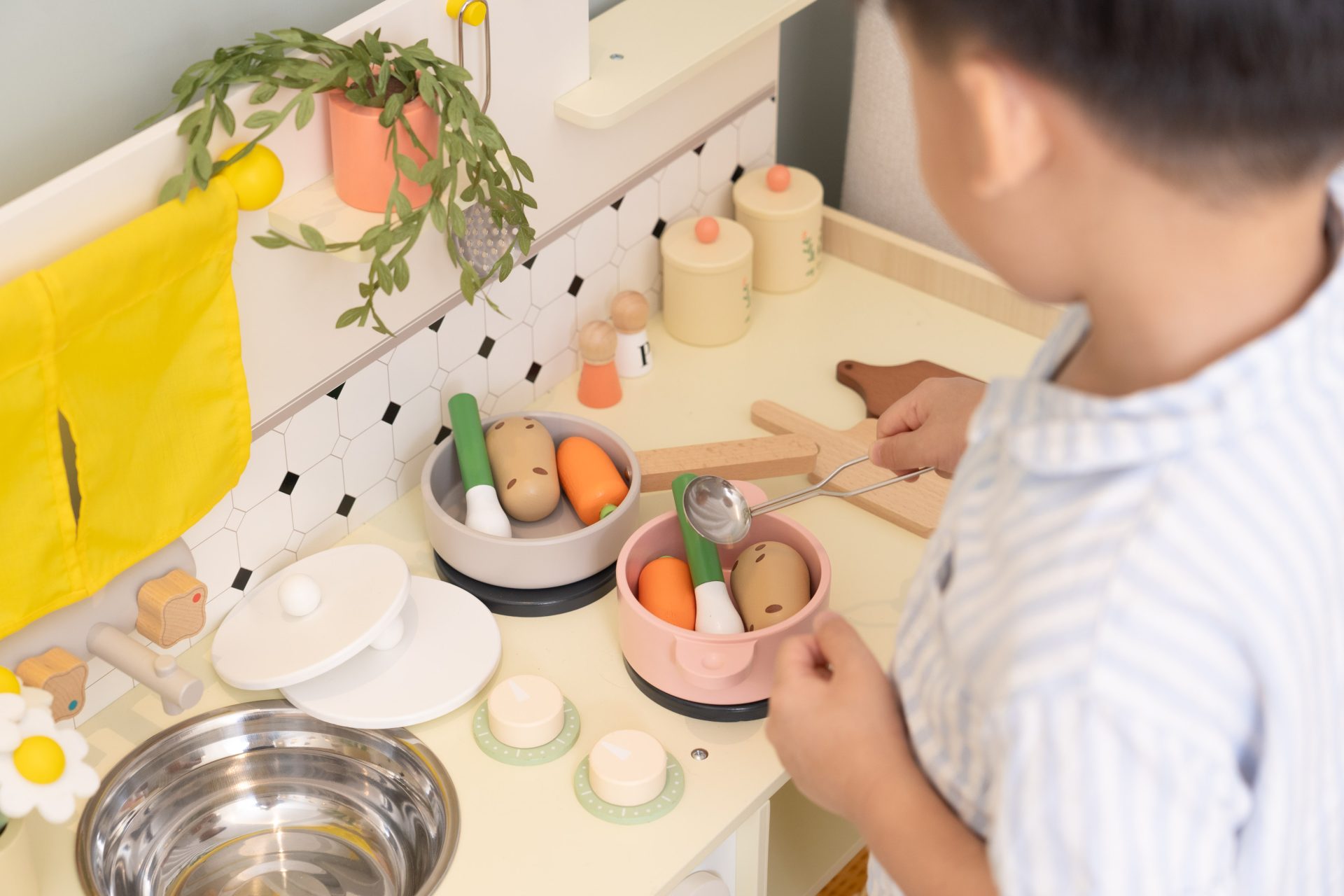 從切切樂到豪華廚房:孩子最愛的夢幻廚具清單一次公開✨【法國Janod+日本ED Inter廚房料理木玩 | 從0歲玩到12歲】茜茜獨家團購優惠 從切切樂到豪華廚房:孩子最愛的夢幻廚具清單一次公開✨【法國Janod+日本ED Inter廚房料理木玩 | 從0歲玩到12歲】茜茜獨家團購優惠