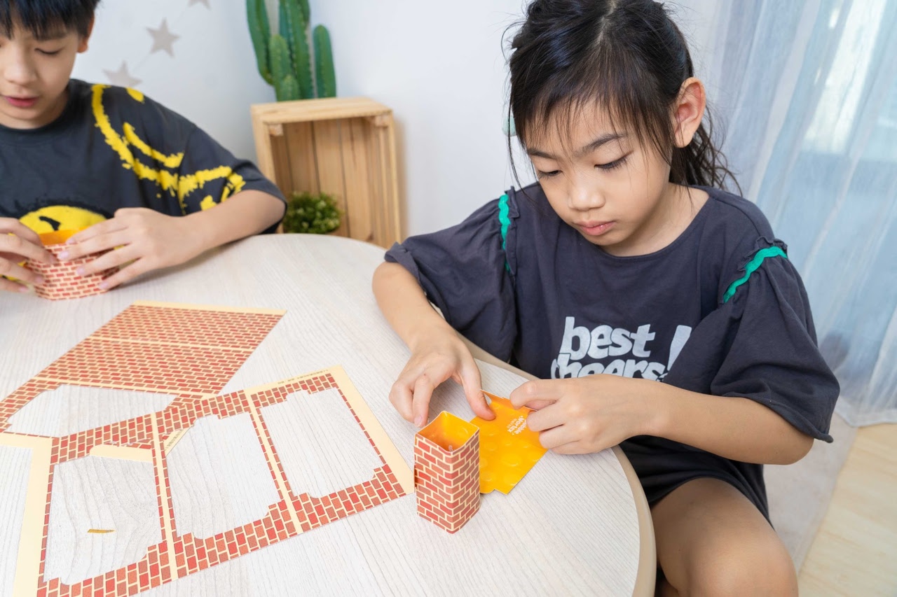 【小康軒｜2-4歲幼童篇｜SMART BOX遊戲盒。邏輯推理。合作型桌遊。成長繪本】