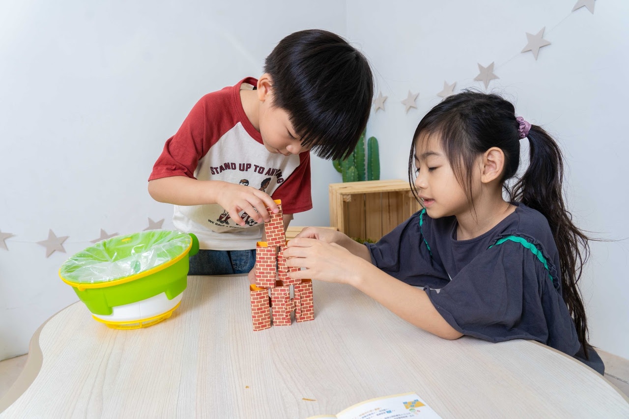 【小康軒｜2-4歲幼童篇｜SMART BOX遊戲盒。邏輯推理。合作型桌遊。成長繪本】