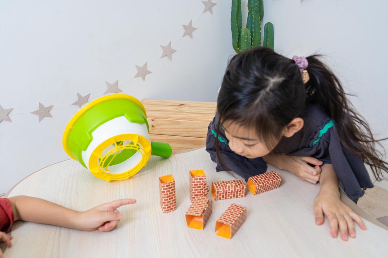 【小康軒｜2-4歲幼童篇｜SMART BOX遊戲盒。邏輯推理。合作型桌遊。成長繪本】