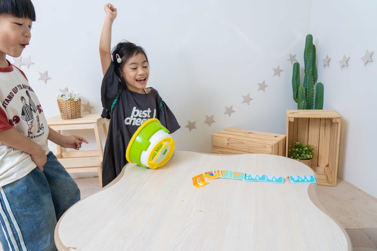 【小康軒｜2-4歲幼童篇｜SMART BOX遊戲盒。邏輯推理。合作型桌遊。成長繪本】