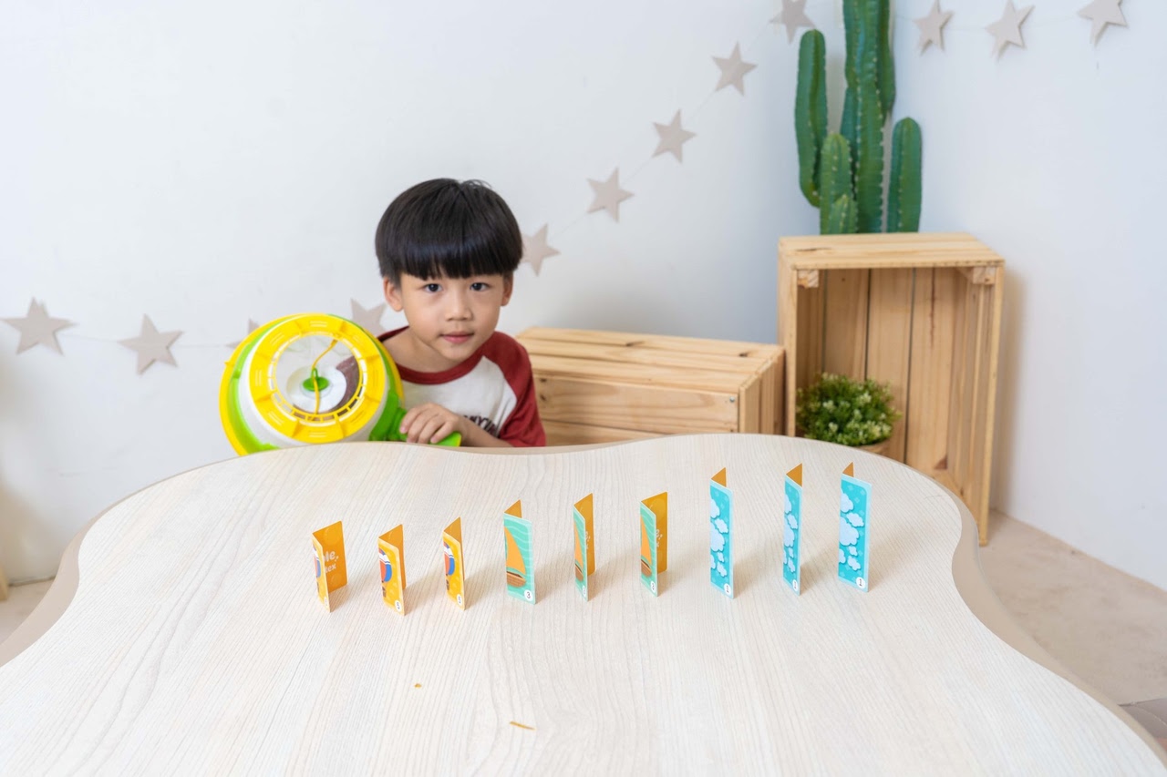 【小康軒｜2-4歲幼童篇｜SMART BOX遊戲盒。邏輯推理。合作型桌遊。成長繪本】