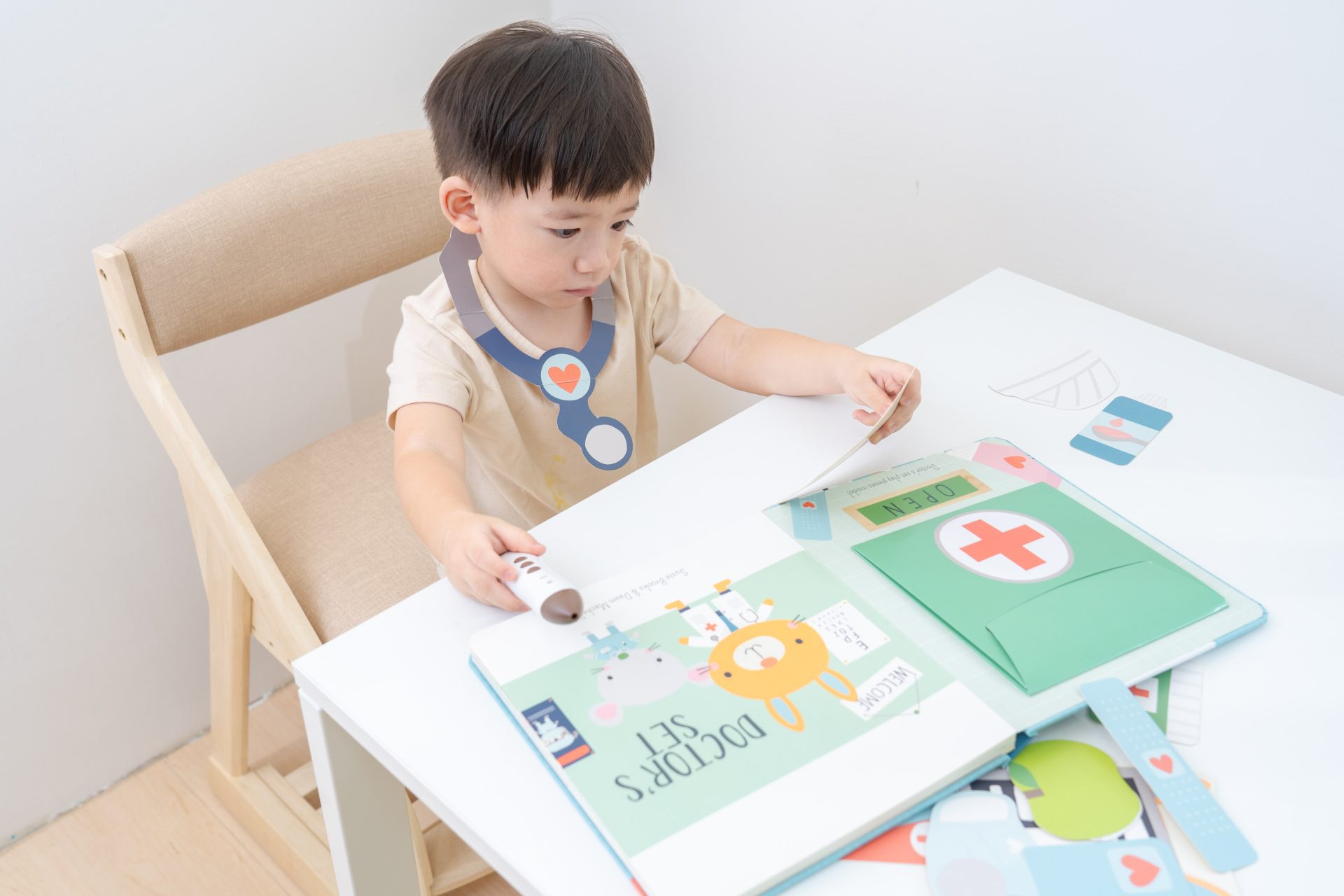 【KidsRead點讀筆x茜茜｜同步提升專注力｜幼兒英文篇。互動學習系列】+小小職人遊戲屋