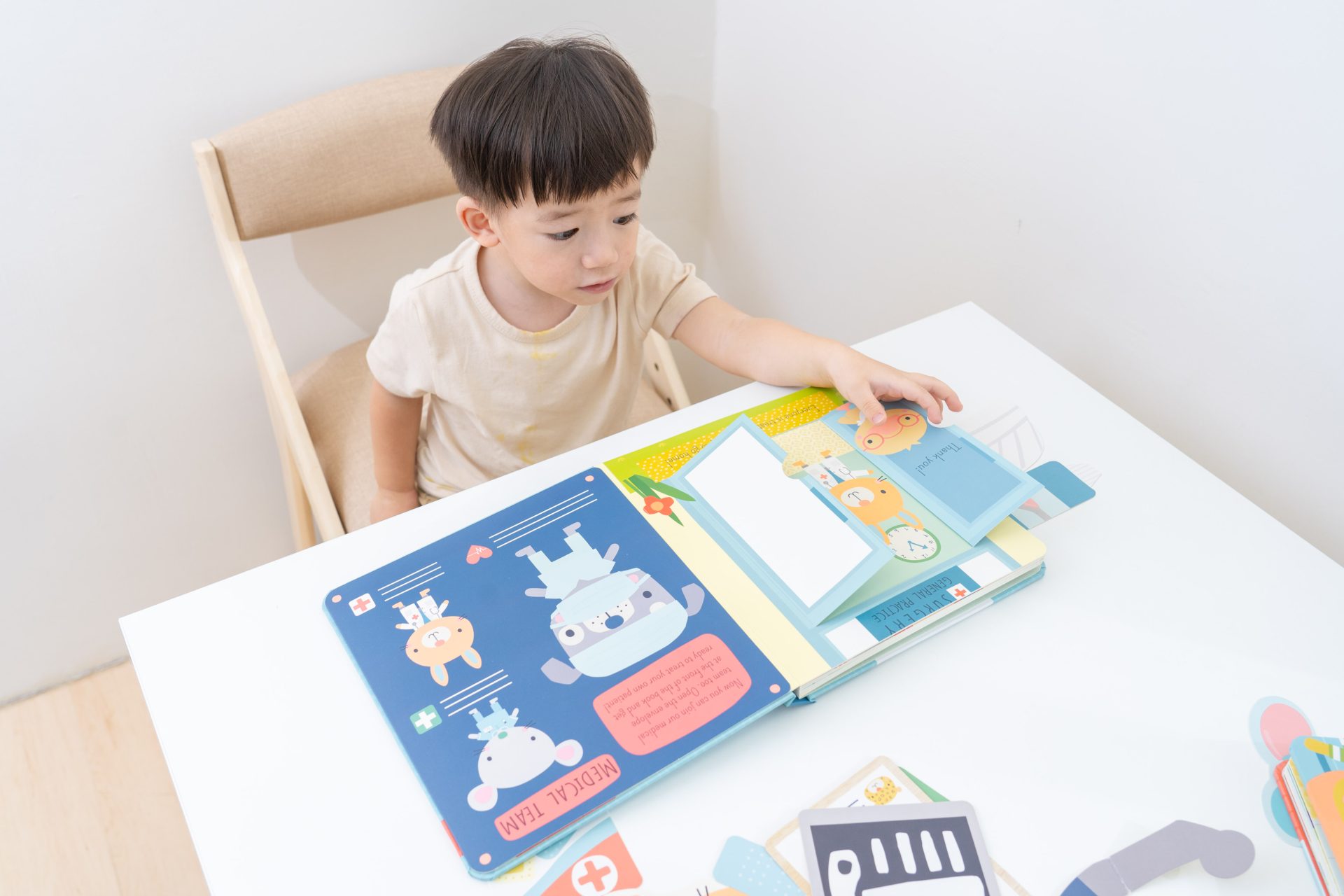 【KidsRead點讀筆x茜茜｜同步提升專注力｜幼兒英文篇。互動學習系列】+小小職人遊戲屋