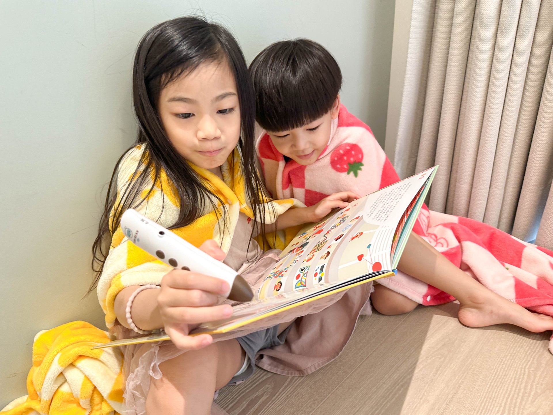 【KidsRead點讀筆x茜茜｜玩樂無痛學語言｜幼兒英文篇。遊戲唱跳系列】