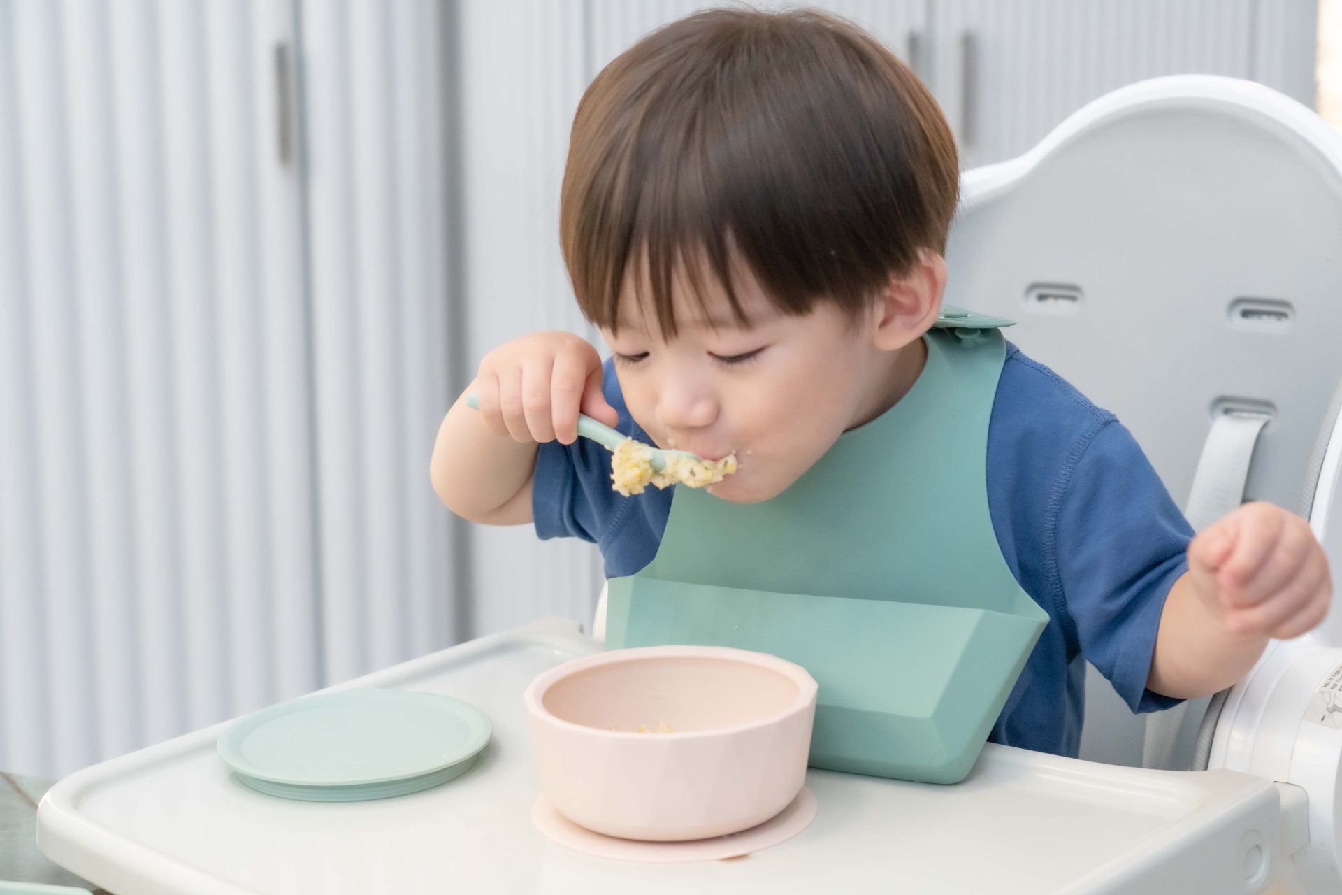 輕鬆副食品。養出天使寶【2angels矽膠嬰幼兒餐具+餐盤+副食品盒+收納圍兜】茜茜獨家團購優惠