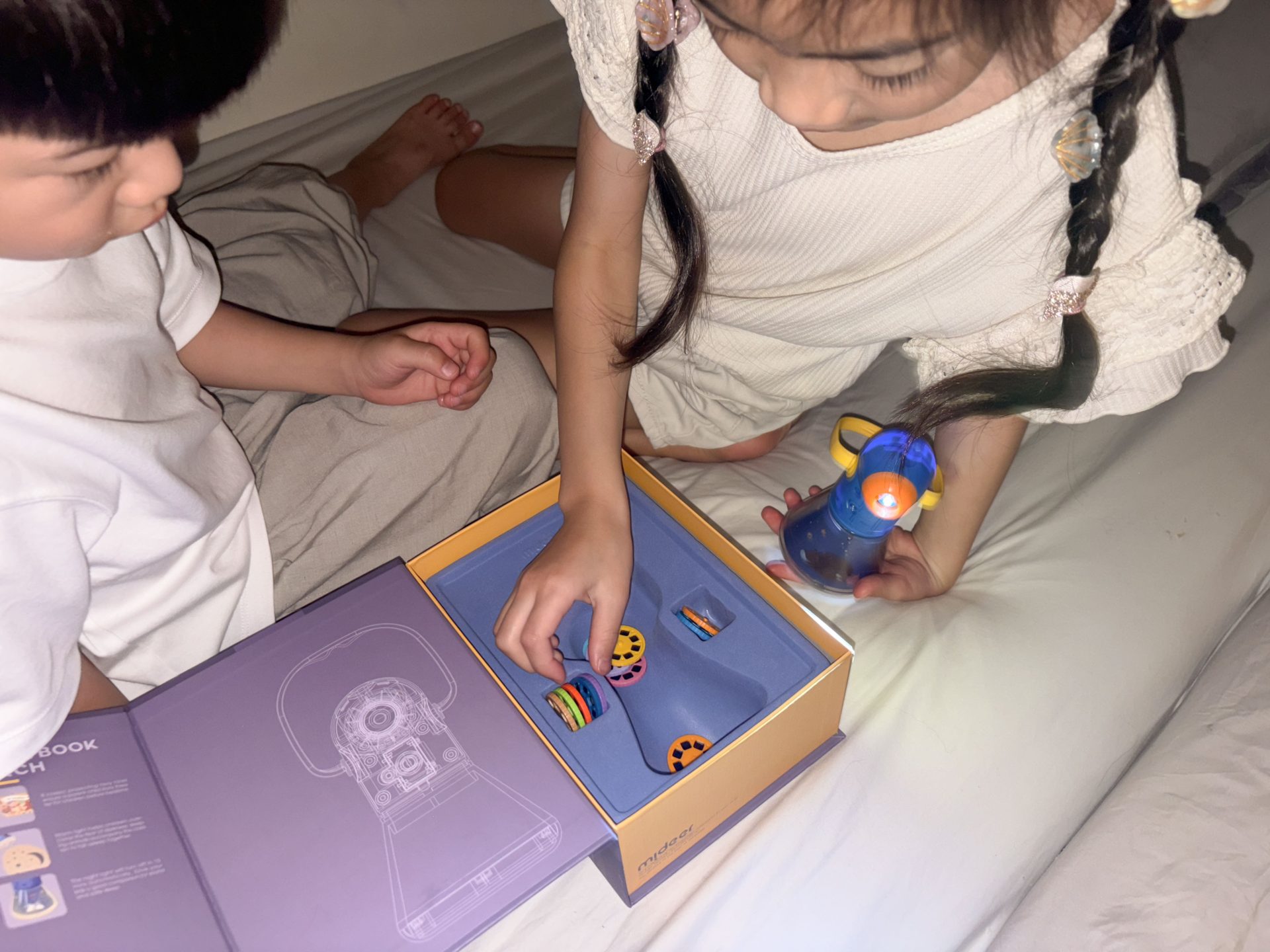 【MiDeer桌遊|彩虹磁力棒。阿基米德積木。靜音球。雪花片。體能五感。親子桌遊。擬真動物。廚房木玩。投影故事機。DIY手飾】2025夏季新品上市! 【MiDeer桌遊|彩虹磁力棒。阿基米德積木。靜音球。雪花片。體能五感。親子桌遊。擬真動物。廚房木玩。投影故事機。DIY手飾】2025夏季新品上市!