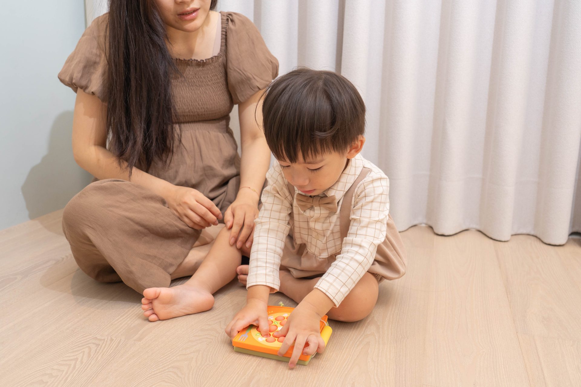 擔心孩子發展跟不上？你需要這個好東西【Learning Time 幼兒引導式學習盒】0~30個月成長 & 2歲以上情緒學習