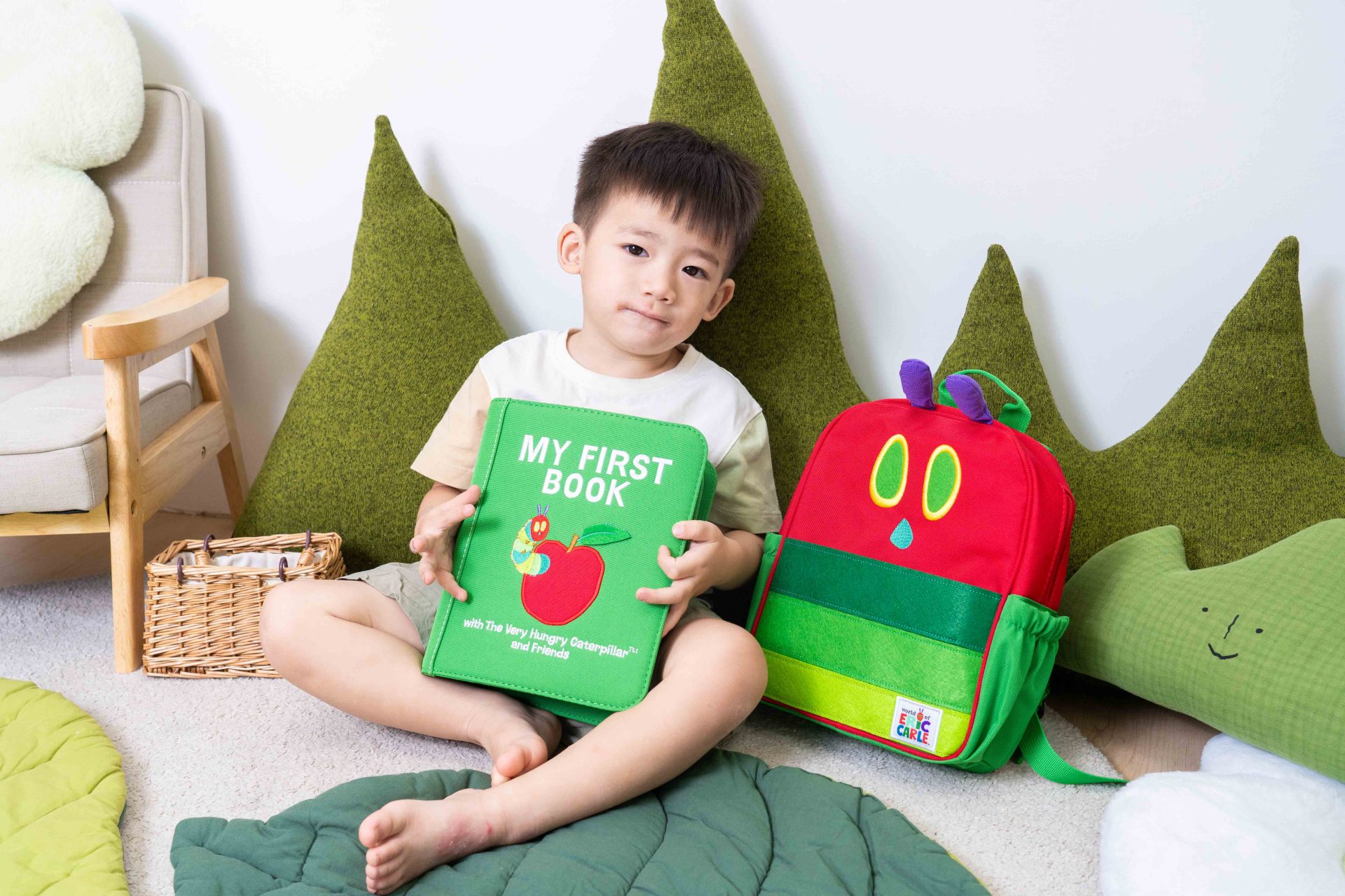【啟蒙五感發展,教出優質寶寶|MyFirstBook蒙特梭利布書全系列終極分享|毛毛蟲+鯊魚寶寶+Kitty】限定款背包+小布書。獨家首發上市! 【啟蒙五感發展,教出優質寶寶|MyFirstBook蒙特梭利布書全系列終極分享|毛毛蟲+鯊魚寶寶+Kitty】限定款背包+小布書。獨家首發上市!