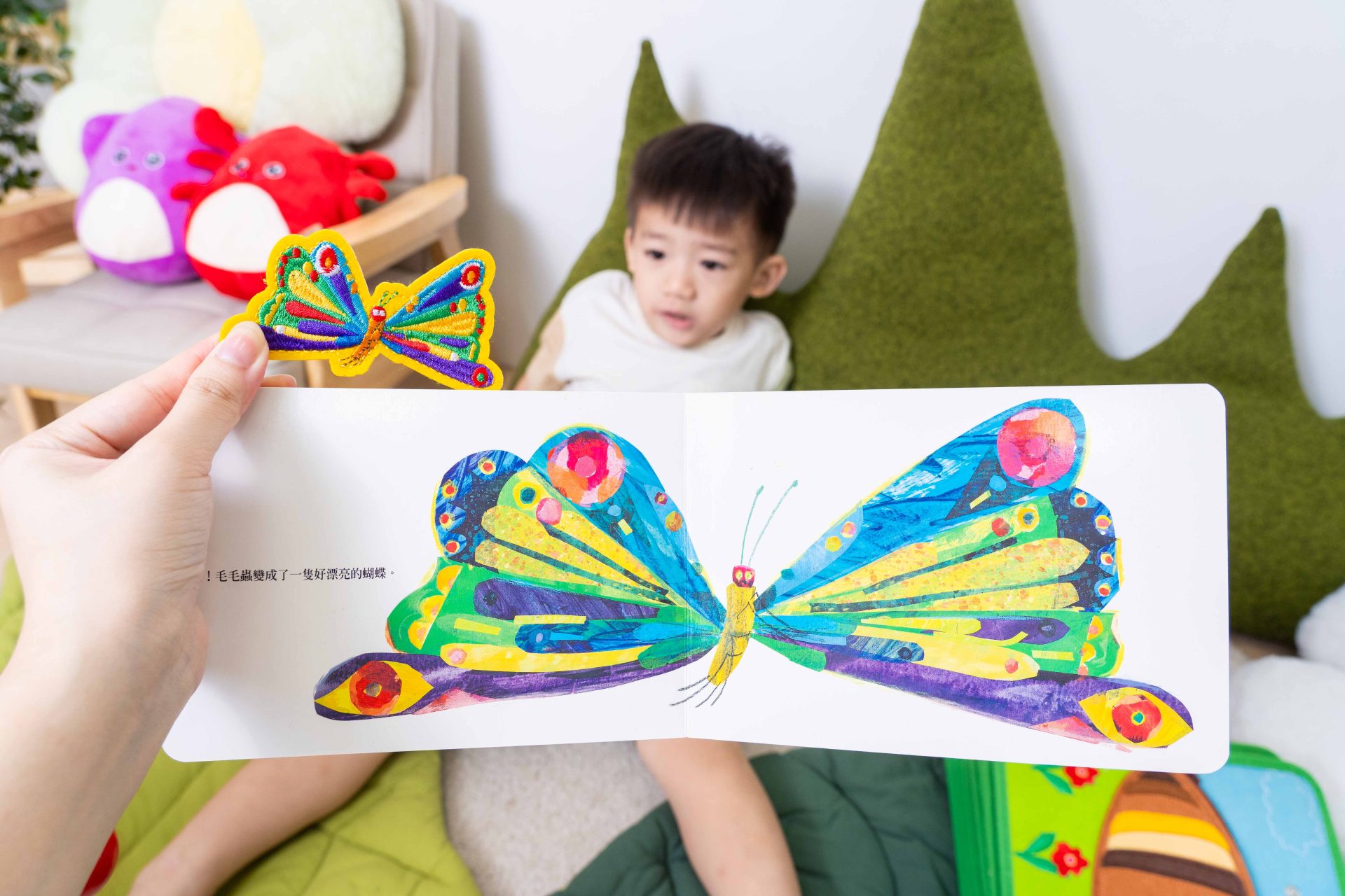 【啟蒙五感發展,教出優質寶寶|MyFirstBook蒙特梭利布書全系列終極分享|毛毛蟲+鯊魚寶寶+Kitty】限定款背包+小布書。獨家首發上市! 【啟蒙五感發展,教出優質寶寶|MyFirstBook蒙特梭利布書全系列終極分享|毛毛蟲+鯊魚寶寶+Kitty】限定款背包+小布書。獨家首發上市!