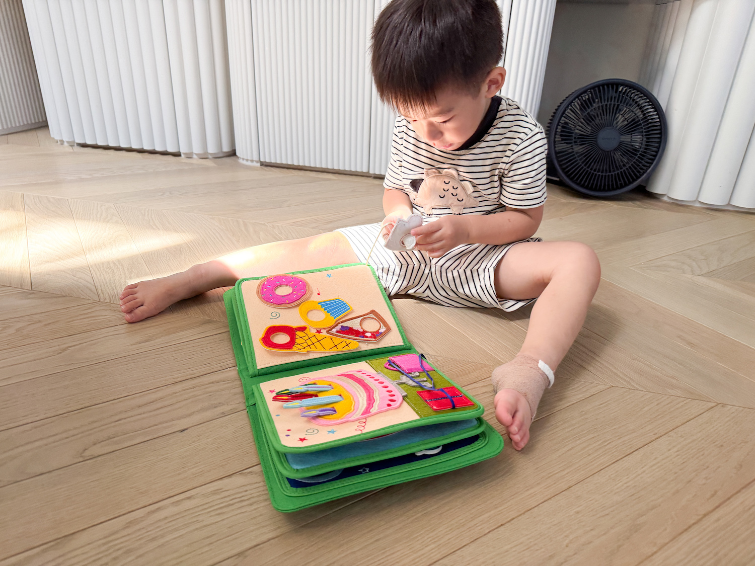 【啟蒙五感發展,教出優質寶寶|MyFirstBook蒙特梭利布書全系列終極分享|毛毛蟲+鯊魚寶寶+Kitty】限定款背包+小布書。獨家首發上市! 【啟蒙五感發展,教出優質寶寶|MyFirstBook蒙特梭利布書全系列終極分享|毛毛蟲+鯊魚寶寶+Kitty】限定款背包+小布書。獨家首發上市!