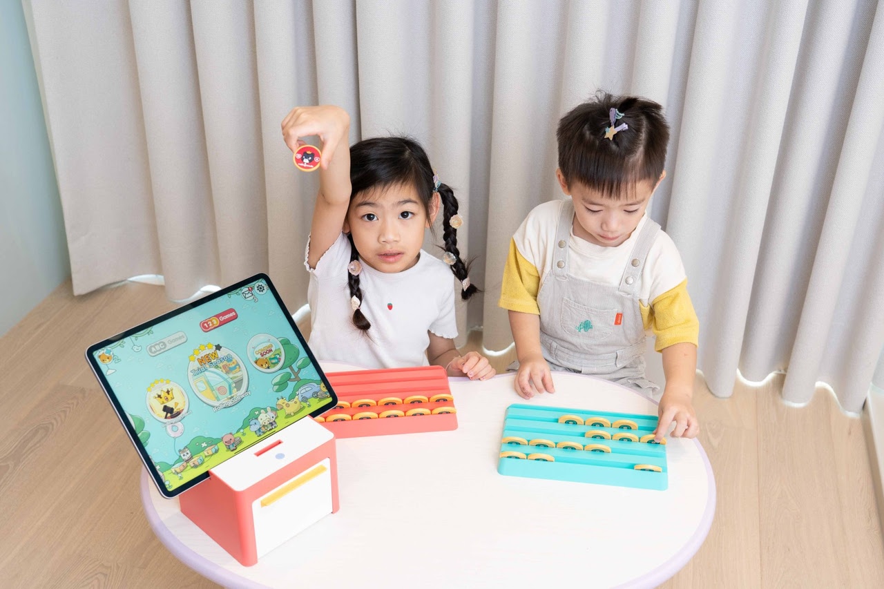 讓AI來助攻!沈浸式激發孩子主動學習!【韓國Rolling Seed智能互動學習遊戲機】茜茜獨家送收納包1200元~ 超殺48折! 讓AI來助攻!沈浸式激發孩子主動學習!【韓國Rolling Seed智能互動學習遊戲機】茜茜獨家送收納包1200元~ 超殺48折!