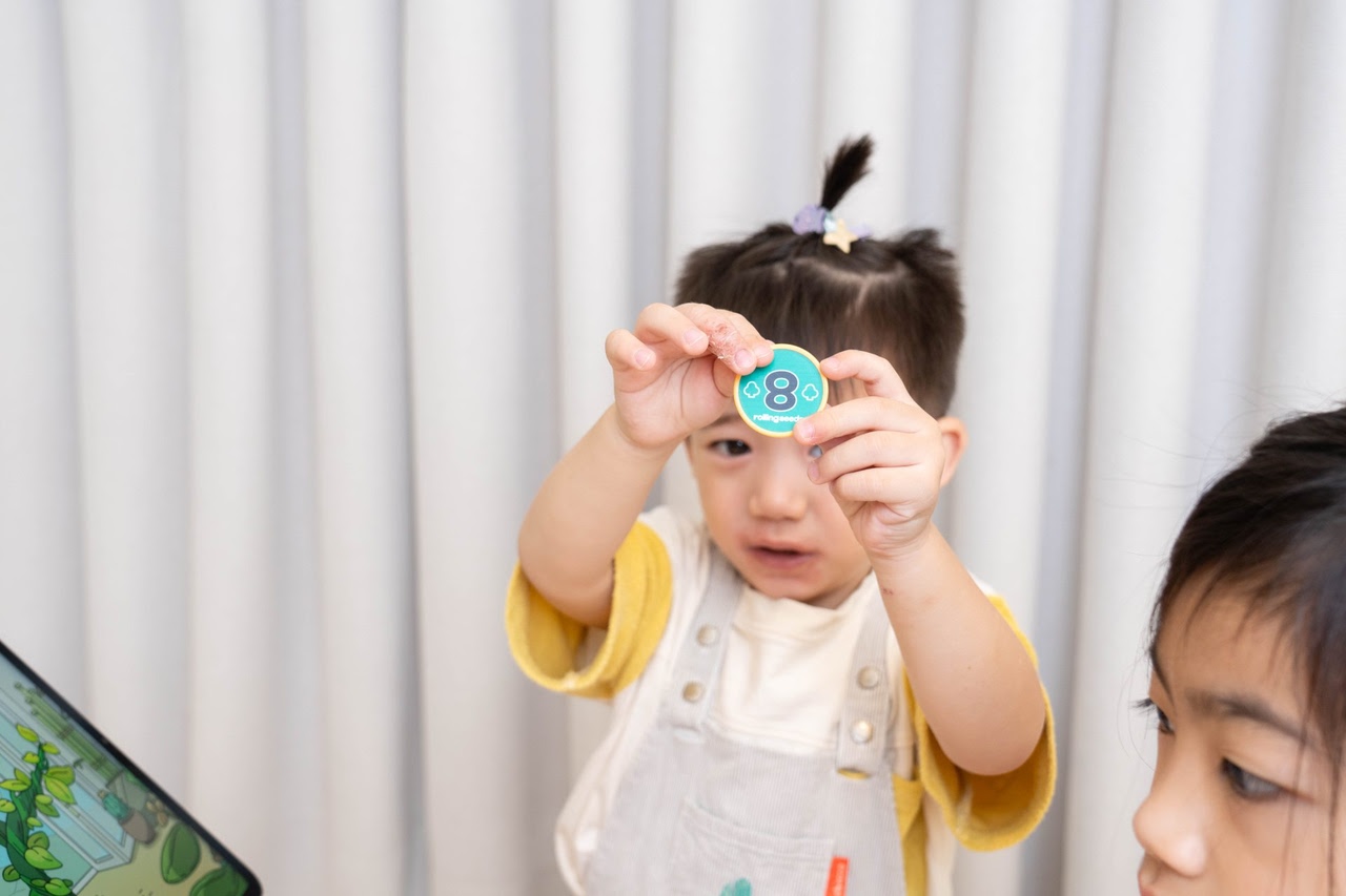 讓AI來助攻!沈浸式激發孩子主動學習!【韓國Rolling Seed智能互動學習遊戲機】茜茜獨家送收納包1200元~ 超殺48折! 讓AI來助攻!沈浸式激發孩子主動學習!【韓國Rolling Seed智能互動學習遊戲機】茜茜獨家送收納包1200元~ 超殺48折!