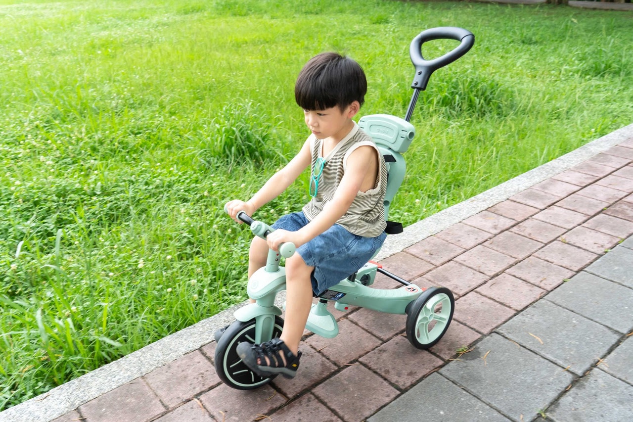 【從8個月玩到5-6歲|法國Globber TRIKE五合一折疊三輪車(秒變兩輪滑步車。內有轉彎影片)|寶寶2合1三輪滑步/腳踏車】 【從8個月玩到5-6歲|法國Globber TRIKE五合一折疊三輪車(秒變兩輪滑步車。內有轉彎影片)|寶寶2合1三輪滑步/腳踏車】