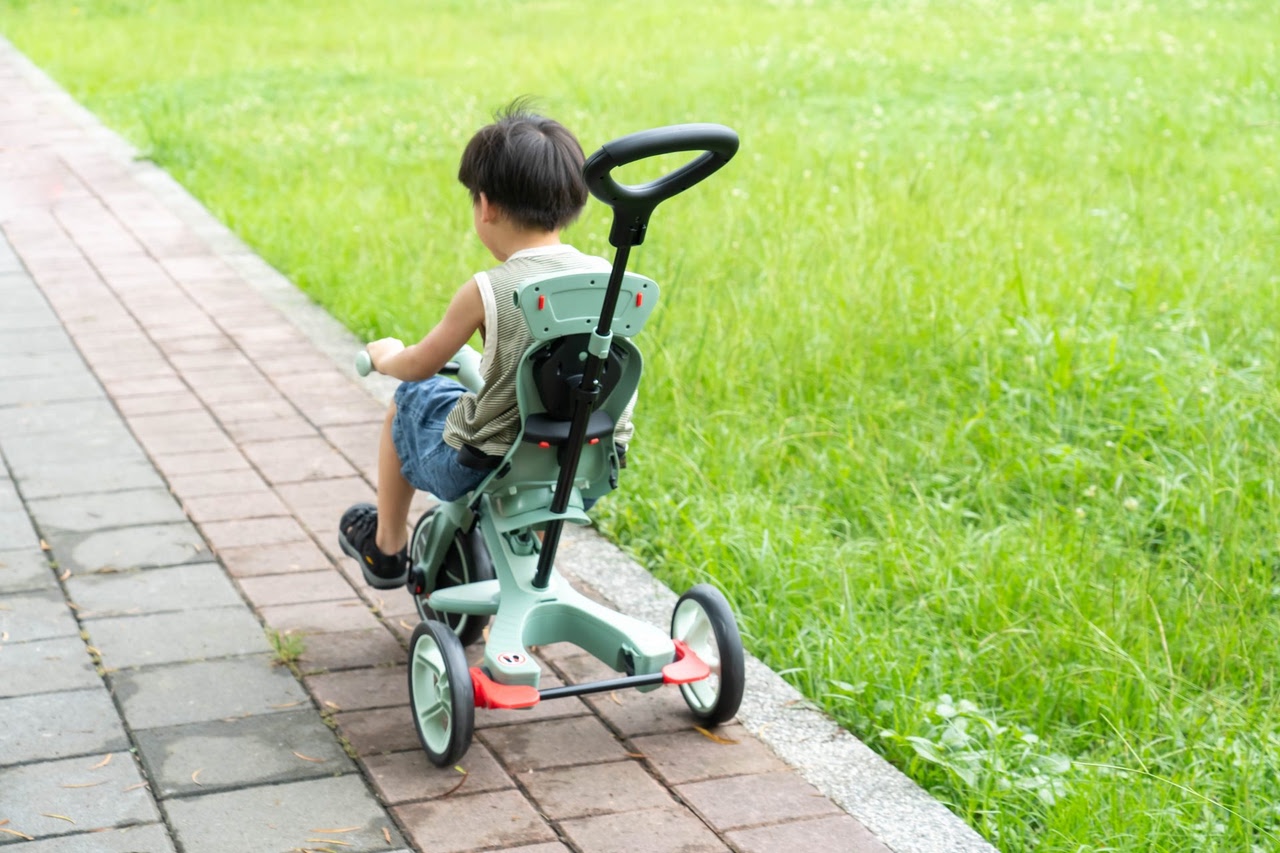 【從8個月玩到5-6歲|法國Globber TRIKE五合一折疊三輪車(秒變兩輪滑步車。內有轉彎影片)|寶寶2合1三輪滑步/腳踏車】 【從8個月玩到5-6歲|法國Globber TRIKE五合一折疊三輪車(秒變兩輪滑步車。內有轉彎影片)|寶寶2合1三輪滑步/腳踏車】