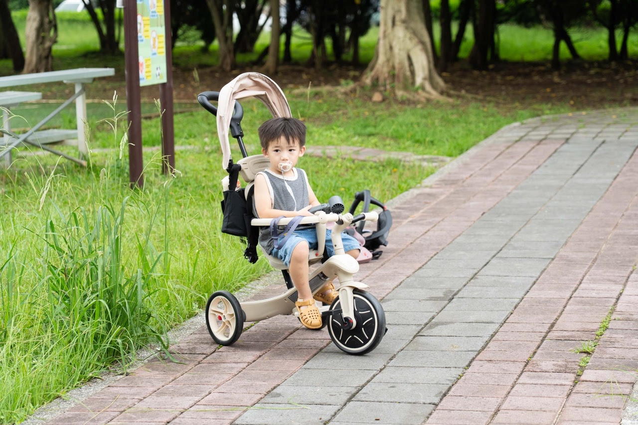 【從8個月玩到5-6歲|法國Globber TRIKE五合一折疊三輪車(秒變兩輪滑步車。內有轉彎影片)|寶寶2合1三輪滑步/腳踏車】 【從8個月玩到5-6歲|法國Globber TRIKE五合一折疊三輪車(秒變兩輪滑步車。內有轉彎影片)|寶寶2合1三輪滑步/腳踏車】
