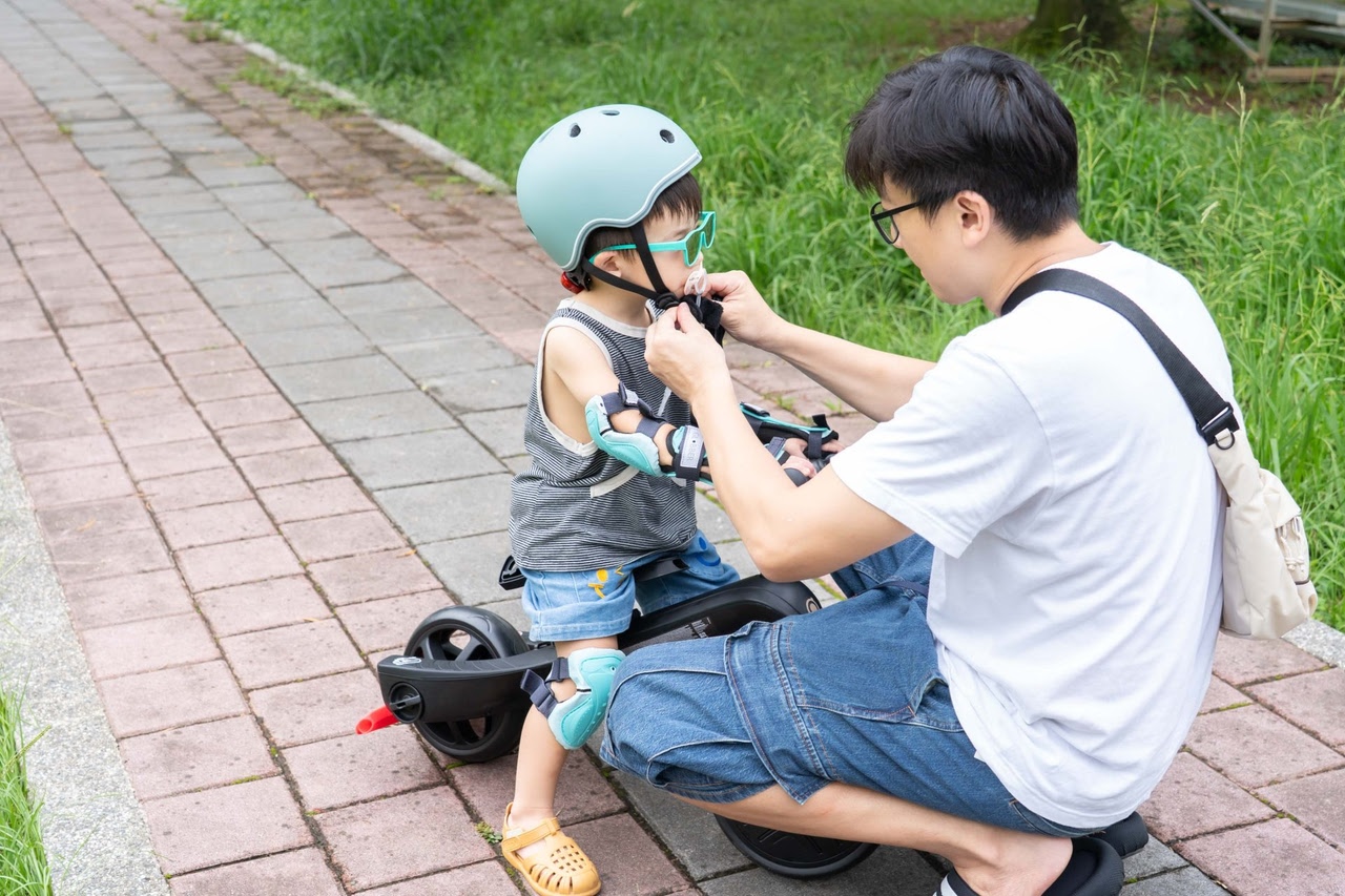 【從8個月玩到5-6歲|法國Globber TRIKE五合一折疊三輪車(秒變兩輪滑步車。內有轉彎影片)|寶寶2合1三輪滑步/腳踏車】 【從8個月玩到5-6歲|法國Globber TRIKE五合一折疊三輪車(秒變兩輪滑步車。內有轉彎影片)|寶寶2合1三輪滑步/腳踏車】