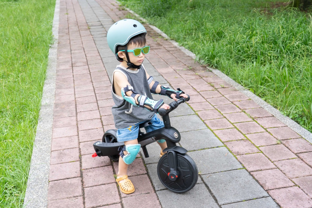 【從8個月玩到5-6歲|法國Globber TRIKE五合一折疊三輪車(秒變兩輪滑步車。內有轉彎影片)|寶寶2合1三輪滑步/腳踏車】 【從8個月玩到5-6歲|法國Globber TRIKE五合一折疊三輪車(秒變兩輪滑步車。內有轉彎影片)|寶寶2合1三輪滑步/腳踏車】