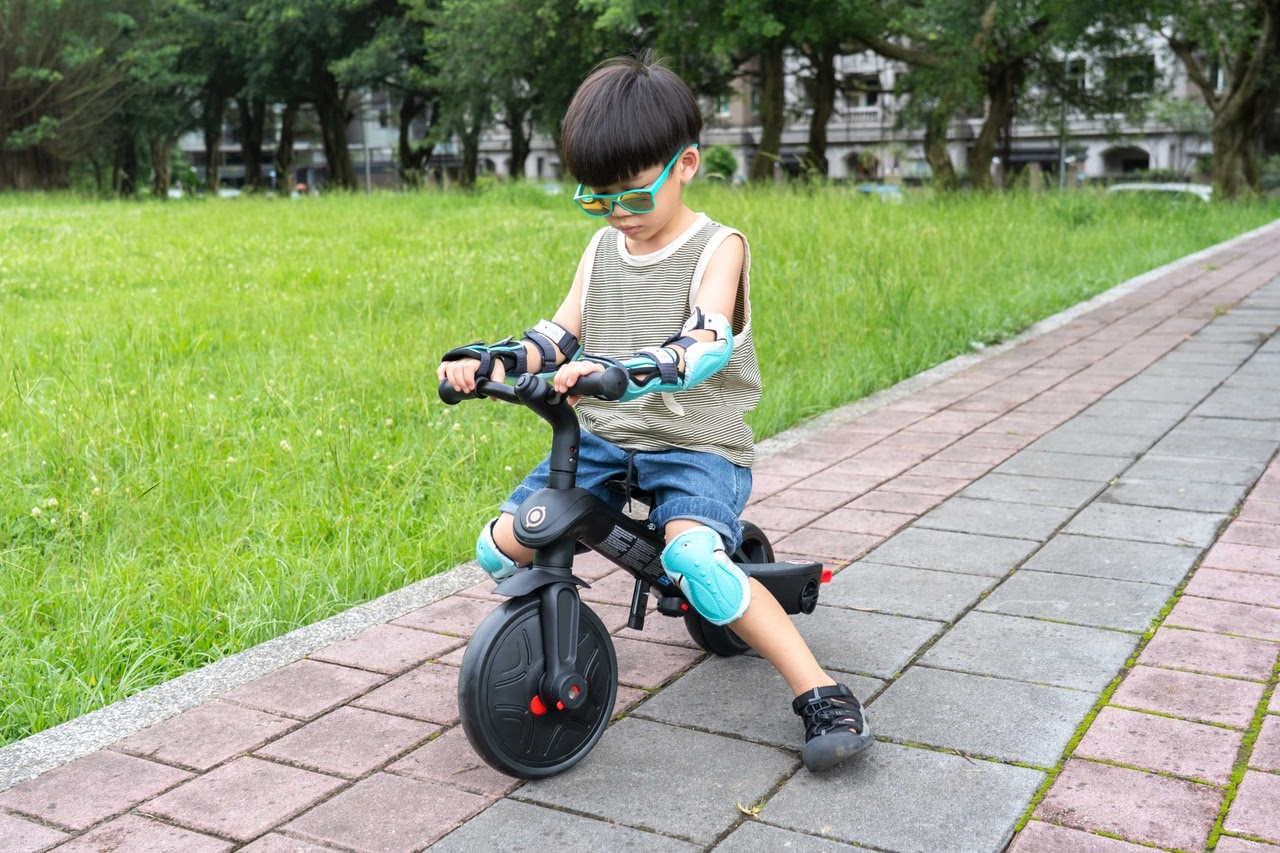 【從8個月玩到5-6歲|法國Globber TRIKE五合一折疊三輪車(秒變兩輪滑步車。內有轉彎影片)|寶寶2合1三輪滑步/腳踏車】 【從8個月玩到5-6歲|法國Globber TRIKE五合一折疊三輪車(秒變兩輪滑步車。內有轉彎影片)|寶寶2合1三輪滑步/腳踏車】