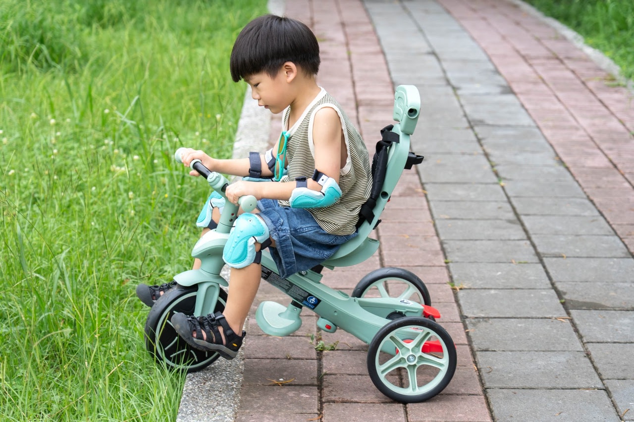 【從8個月玩到5-6歲|法國Globber TRIKE五合一折疊三輪車(秒變兩輪滑步車。內有轉彎影片)|寶寶2合1三輪滑步/腳踏車】 【從8個月玩到5-6歲|法國Globber TRIKE五合一折疊三輪車(秒變兩輪滑步車。內有轉彎影片)|寶寶2合1三輪滑步/腳踏車】