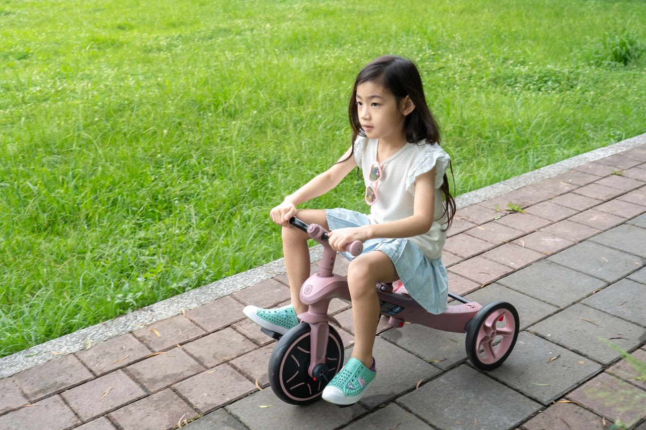 【從8個月玩到5-6歲|法國Globber TRIKE五合一折疊三輪車(秒變兩輪滑步車。內有轉彎影片)|寶寶2合1三輪滑步/腳踏車】 【從8個月玩到5-6歲|法國Globber TRIKE五合一折疊三輪車(秒變兩輪滑步車。內有轉彎影片)|寶寶2合1三輪滑步/腳踏車】