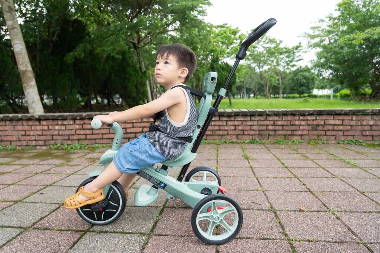 【從8個月玩到5-6歲|法國Globber TRIKE五合一折疊三輪車(秒變兩輪滑步車。內有轉彎影片)|寶寶2合1三輪滑步/腳踏車】 【從8個月玩到5-6歲|法國Globber TRIKE五合一折疊三輪車(秒變兩輪滑步車。內有轉彎影片)|寶寶2合1三輪滑步/腳踏車】