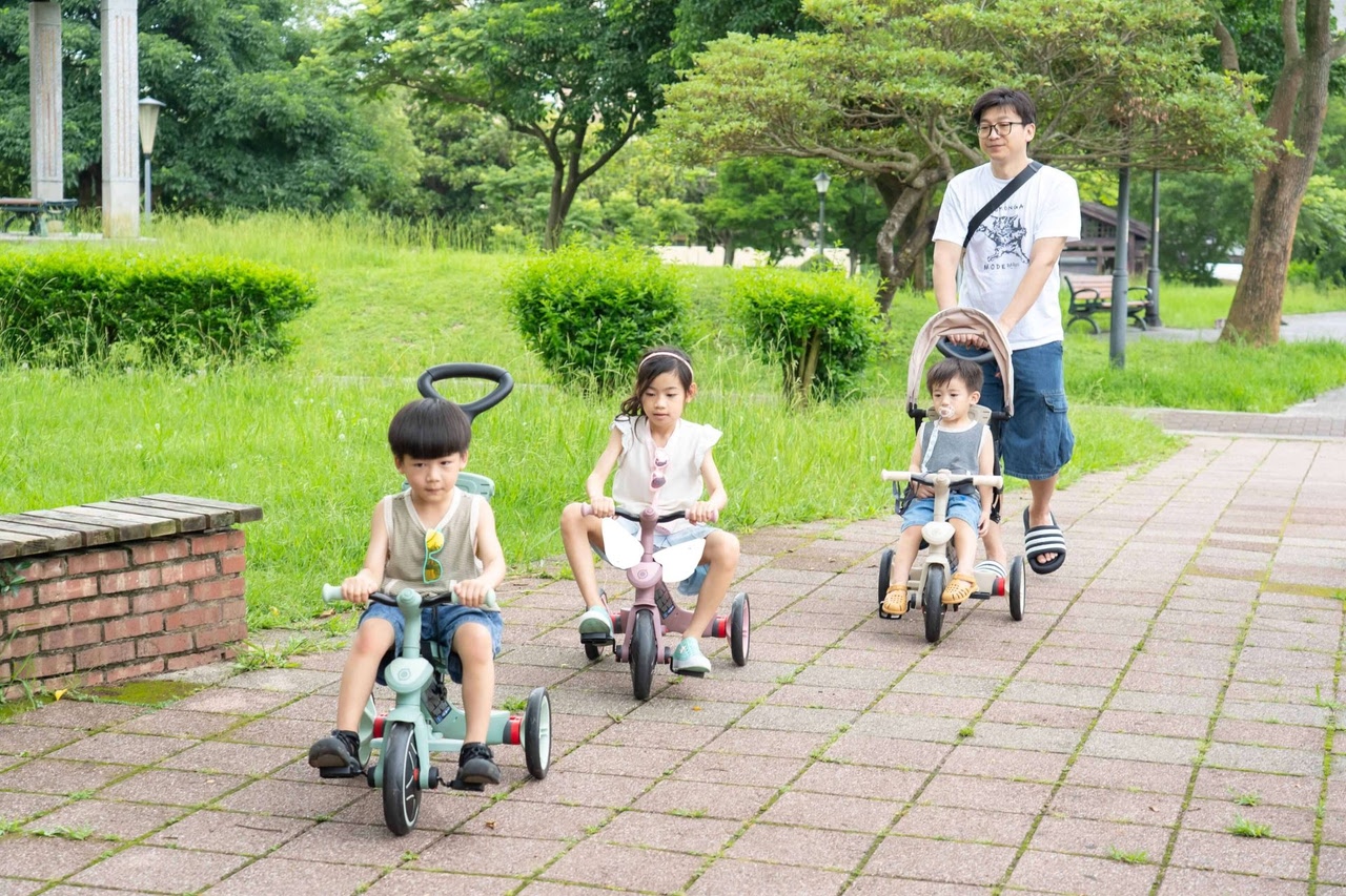【從8個月玩到5-6歲|法國Globber TRIKE五合一折疊三輪車(秒變兩輪滑步車。內有轉彎影片)|寶寶2合1三輪滑步/腳踏車】 【從8個月玩到5-6歲|法國Globber TRIKE五合一折疊三輪車(秒變兩輪滑步車。內有轉彎影片)|寶寶2合1三輪滑步/腳踏車】