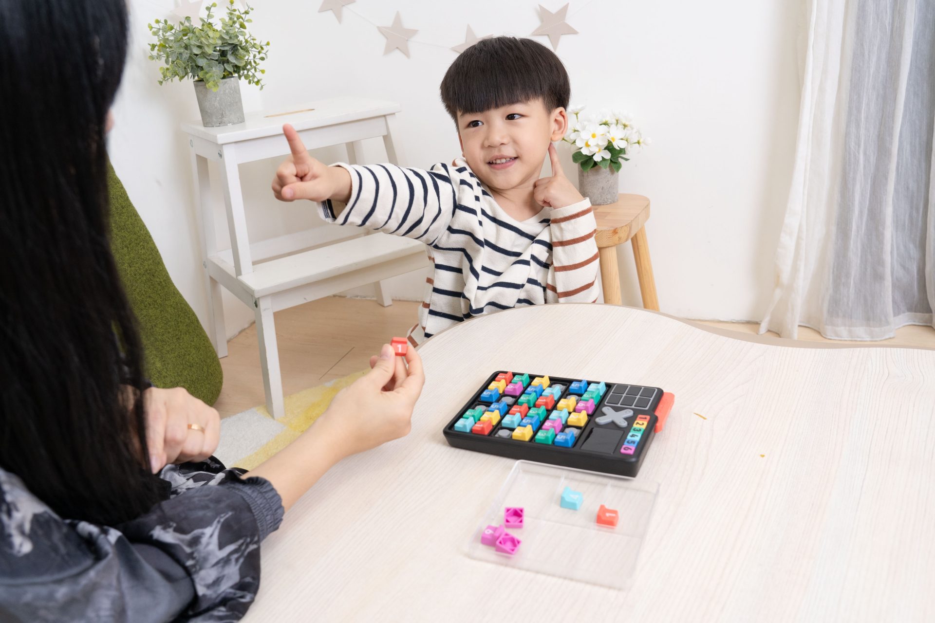 讓孩子大大減少3C使用!【GIIKER 兒童電子益智能遊戲機】 讓孩子大大減少3C使用!【GIIKER 兒童電子益智能遊戲機】