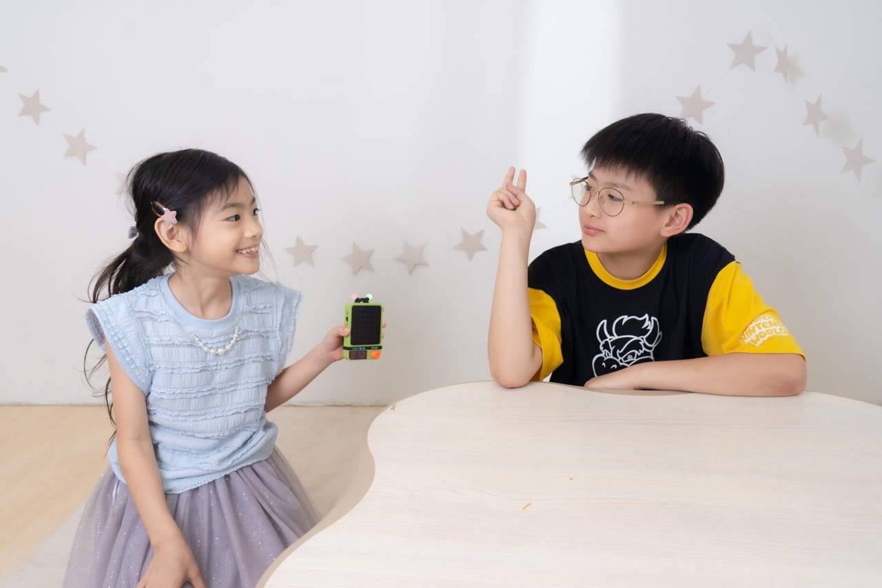 讓孩子大大減少3C使用!【GIIKER 兒童電子益智能遊戲機】 讓孩子大大減少3C使用!【GIIKER 兒童電子益智能遊戲機】