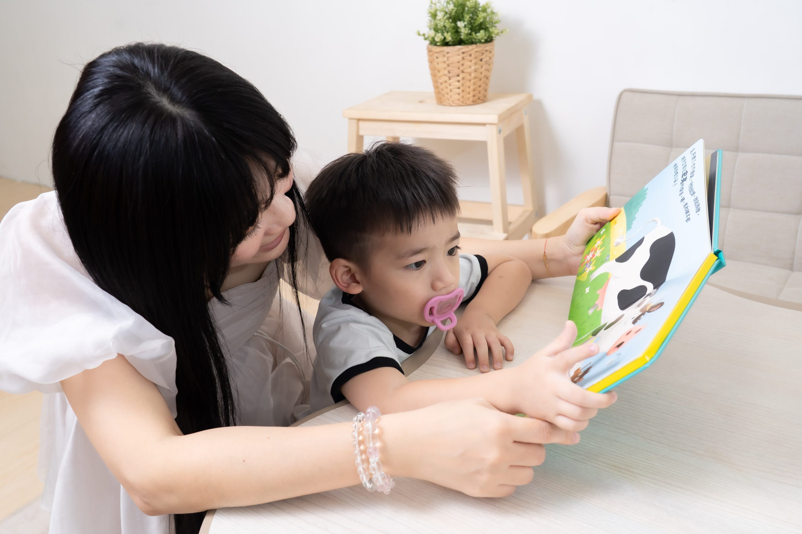 禾流文創童書團購【茜茜推薦|0-2歲+ 幼兒六感篇(上) 觸覺、聽覺、心覺】2025下半年度最大團。內有音樂書試聽影片 禾流文創童書團購【茜茜推薦|0-2歲+ 幼兒六感篇(上) 觸覺、聽覺、心覺】2025下半年度最大團。內有音樂書試聽影片