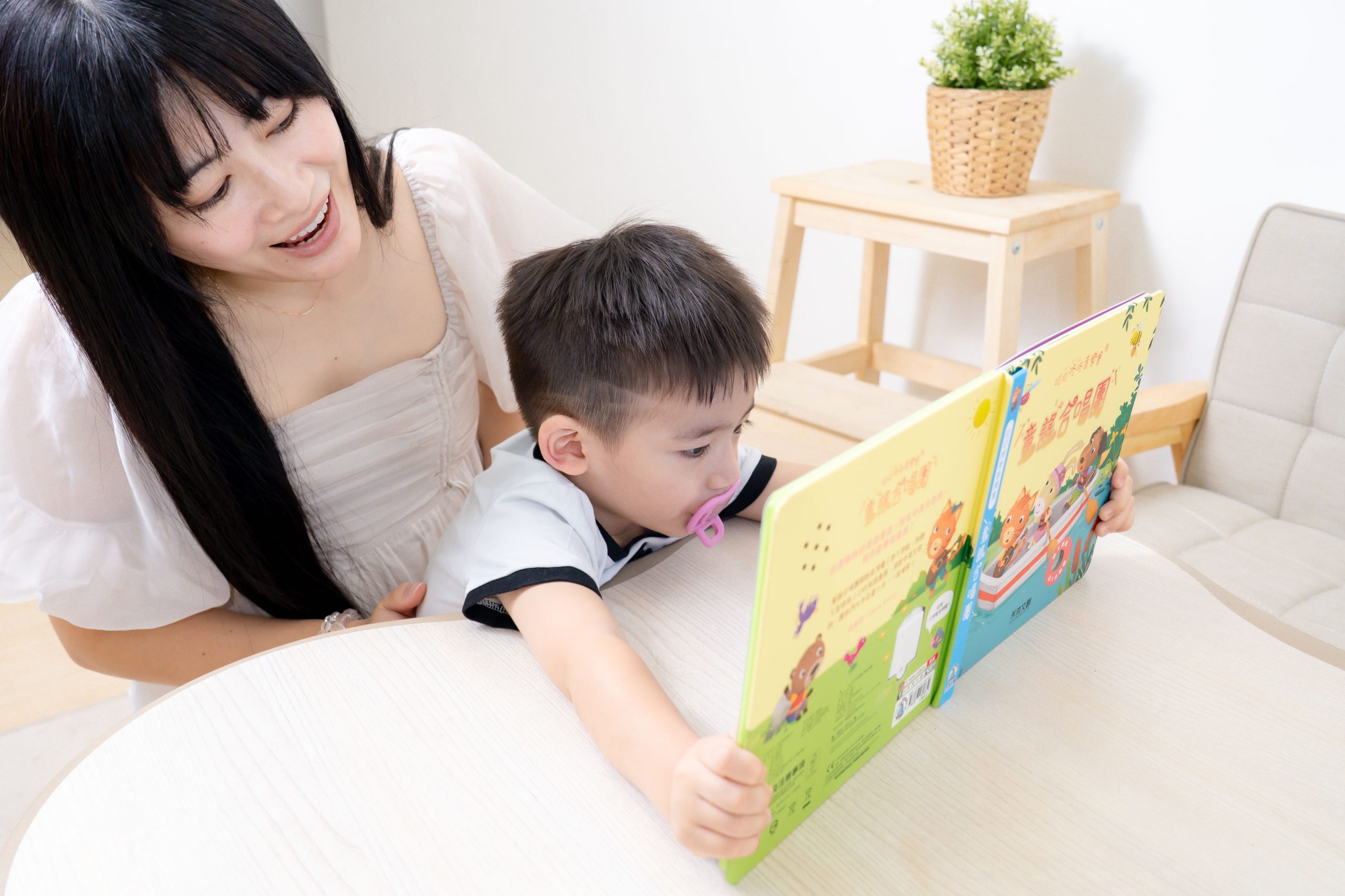 禾流文創童書團購【茜茜推薦|0-2歲+ 幼兒六感篇(上) 觸覺、聽覺、心覺】2025下半年度最大團。內有音樂書試聽影片 禾流文創童書團購【茜茜推薦|0-2歲+ 幼兒六感篇(上) 觸覺、聽覺、心覺】2025下半年度最大團。內有音樂書試聽影片