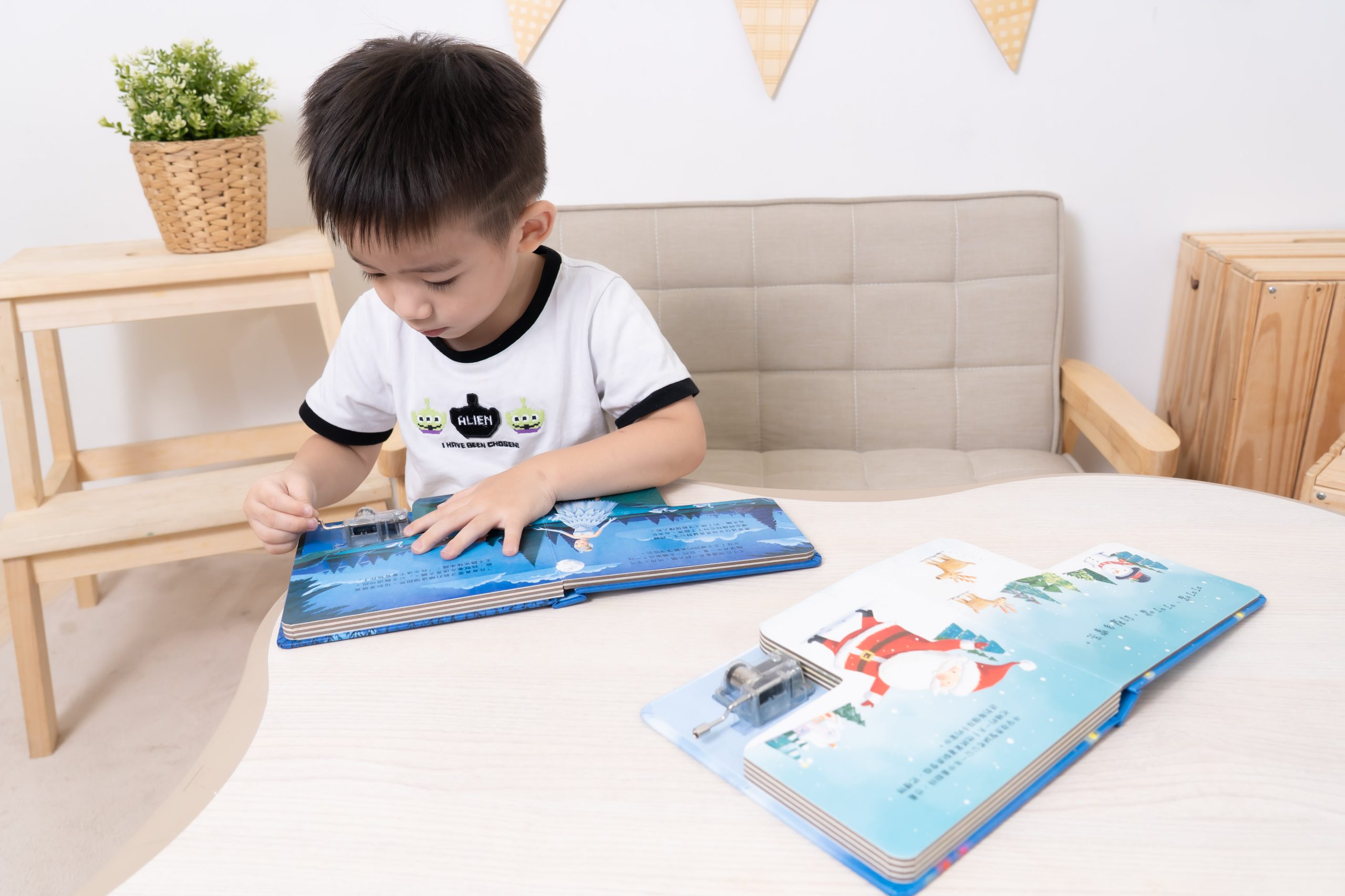 禾流文創童書團購【茜茜推薦|0-2歲+ 幼兒六感篇(下) 視覺、味覺、動覺】2025下半年度最大團。獨家新品。內有音樂書試聽影片 禾流文創童書團購【茜茜推薦|0-2歲+ 幼兒六感篇(下) 視覺、味覺、動覺】2025下半年度最大團。獨家新品。內有音樂書試聽影片