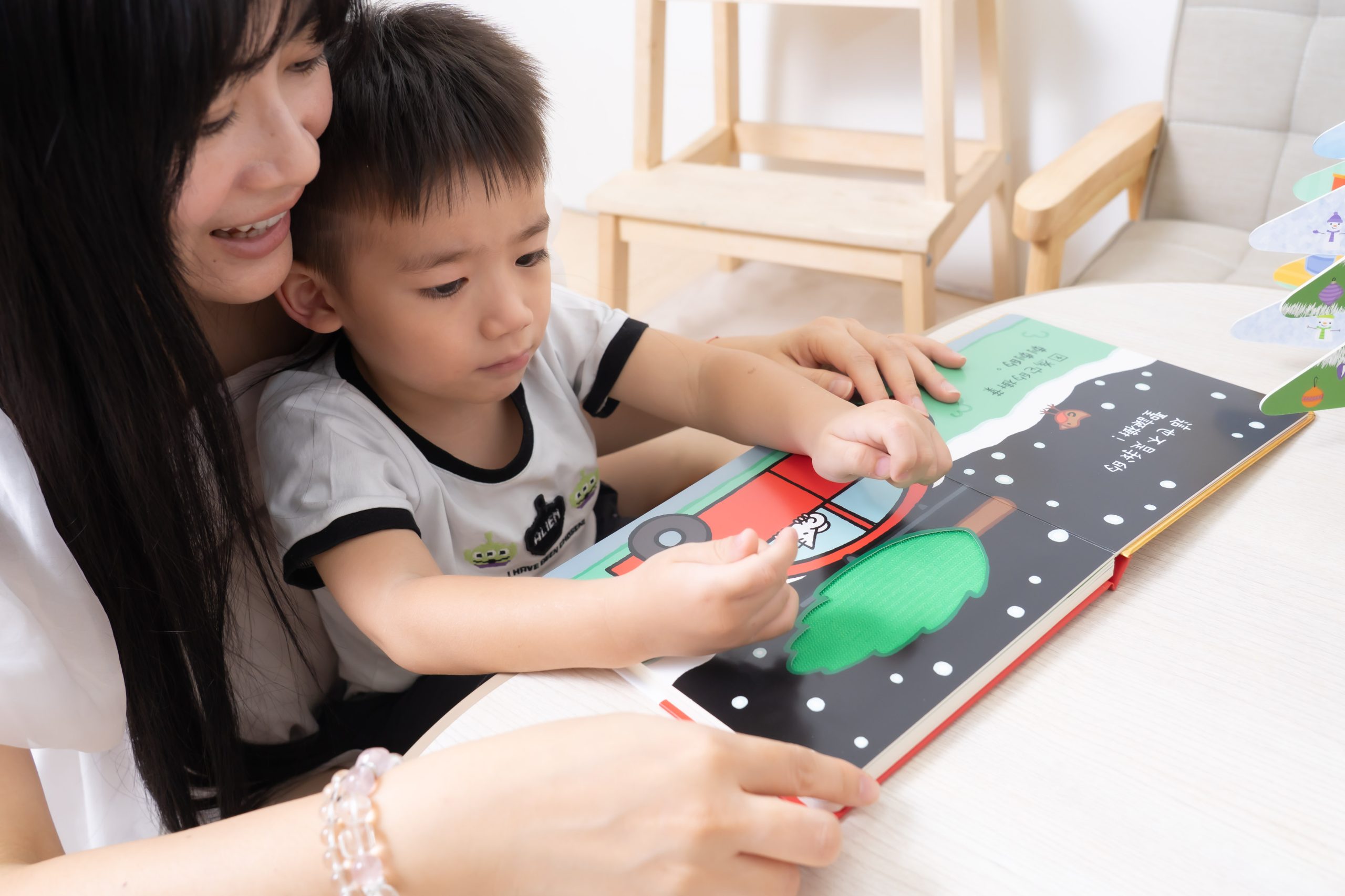 禾流文創童書團購【茜茜推薦|0-2歲+ 幼兒六感篇(上) 觸覺、聽覺、心覺】2025下半年度最大團。內有音樂書試聽影片 禾流文創童書團購【茜茜推薦|0-2歲+ 幼兒六感篇(上) 觸覺、聽覺、心覺】2025下半年度最大團。內有音樂書試聽影片