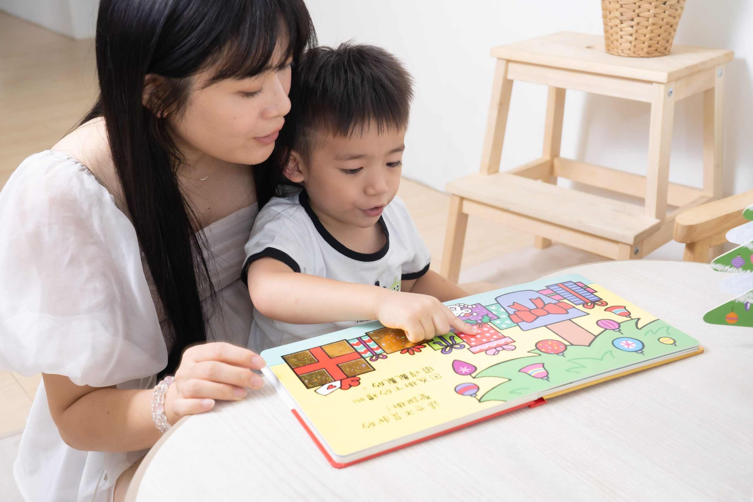 禾流文創童書團購【茜茜推薦|0-2歲+ 幼兒六感篇(上) 觸覺、聽覺、心覺】2025下半年度最大團。內有音樂書試聽影片 禾流文創童書團購【茜茜推薦|0-2歲+ 幼兒六感篇(上) 觸覺、聽覺、心覺】2025下半年度最大團。內有音樂書試聽影片