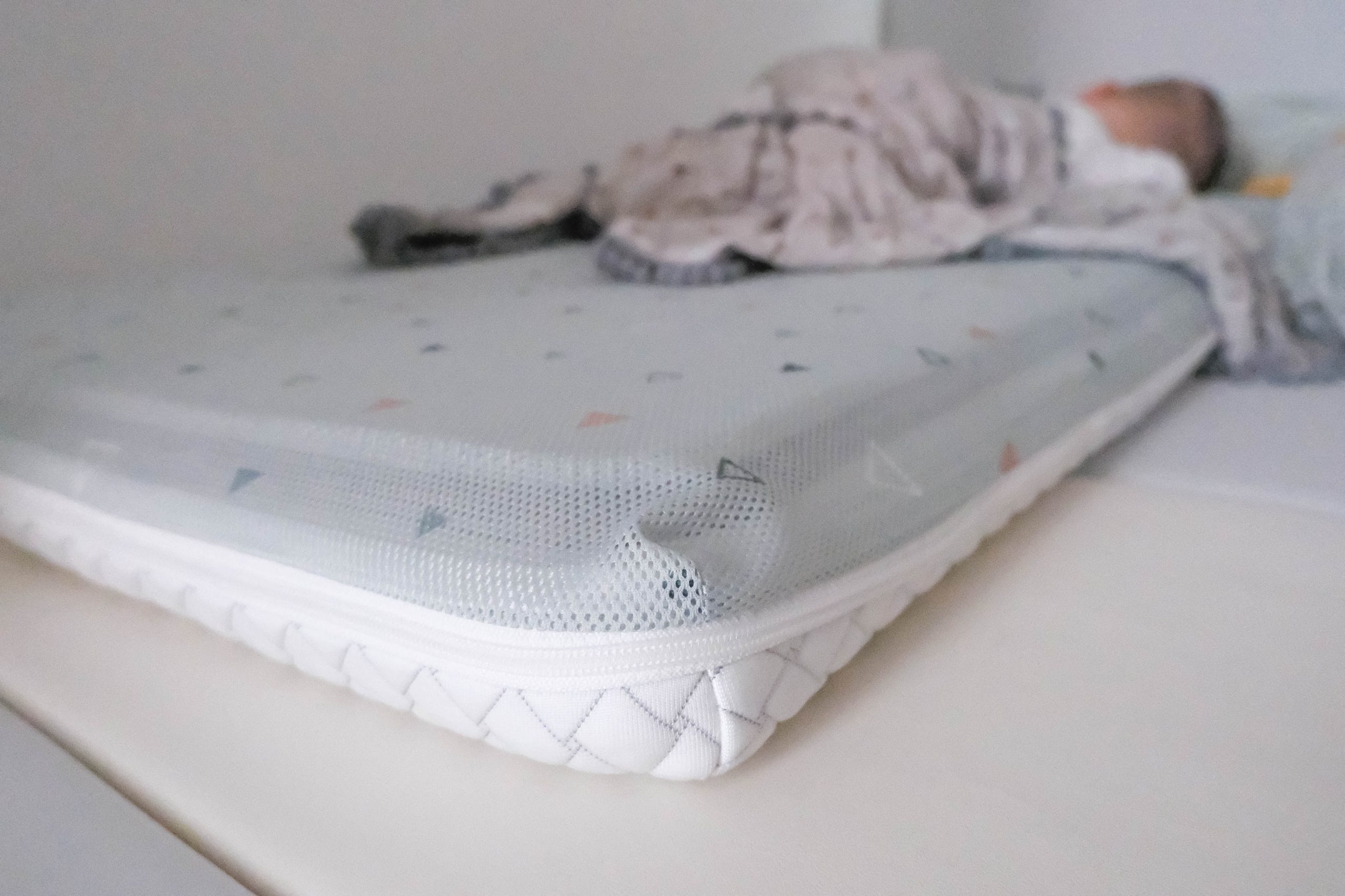 為什麼【韓國GIO｜涼爽座墊。有機棉透氣床墊。6.6cm三明治厚床墊。頭型枕。冰巢涼感】總是大熱賣？｜茜茜獨家團購優惠