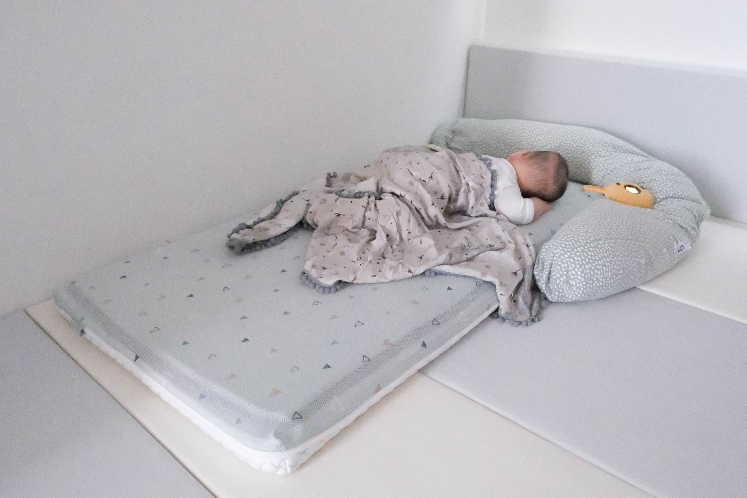 為什麼【韓國GIO｜涼爽座墊。有機棉透氣床墊。6.6cm三明治厚床墊。頭型枕。冰巢涼感】總是大熱賣？｜茜茜獨家團購優惠