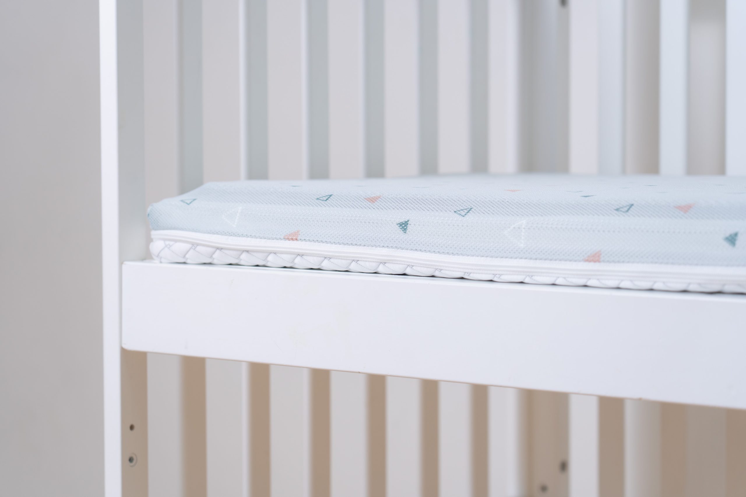 為什麼【韓國GIO｜涼爽座墊。有機棉透氣床墊。6.6cm三明治厚床墊。頭型枕。冰巢涼感】總是大熱賣？｜茜茜獨家團購優惠