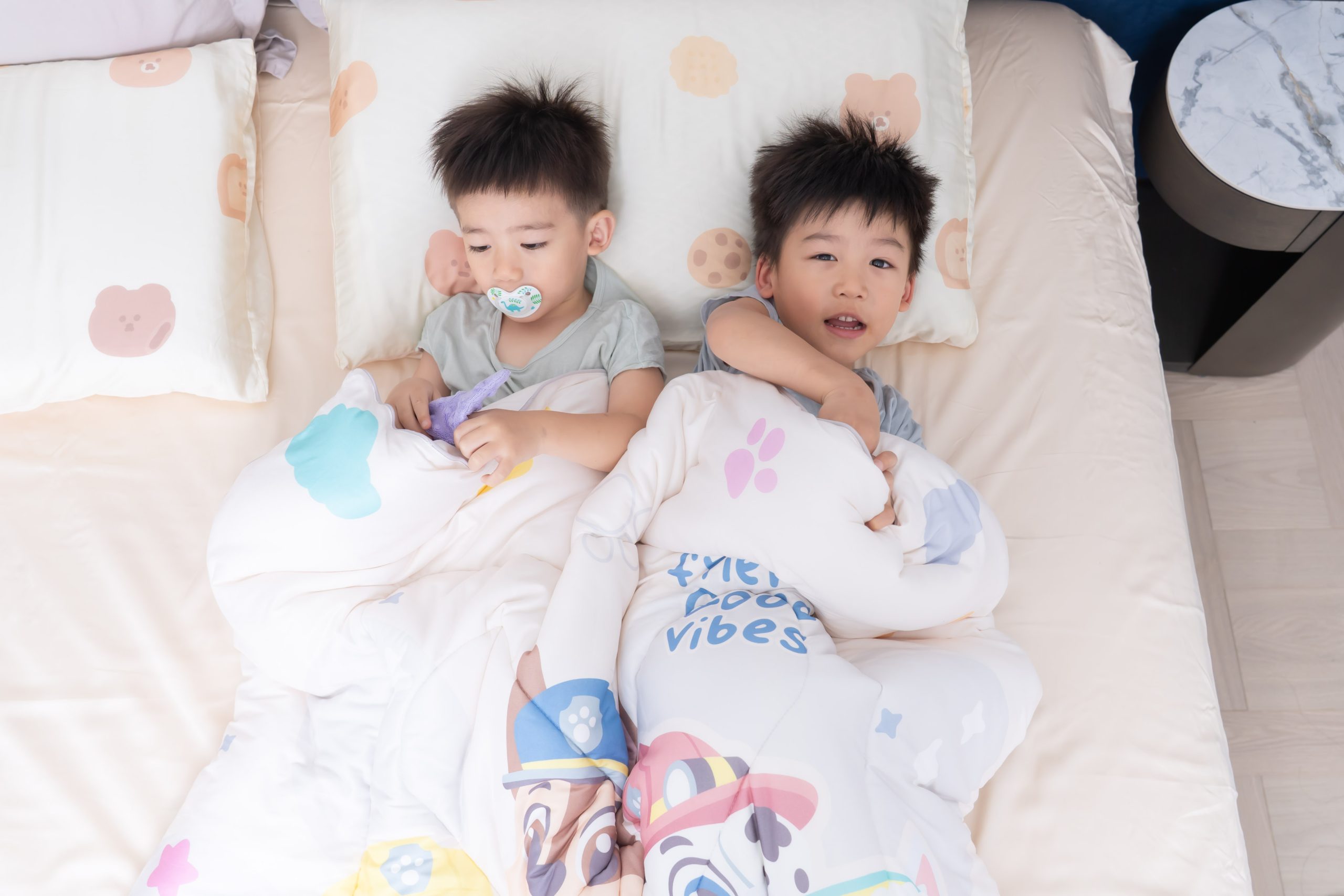 【給你柔柔嫩嫩一夜好眠｜伯尼寢具 頂級膠原蛋白60支天絲寢具+汪汪隊天絲兒童睡墊】茜茜質感好物團購