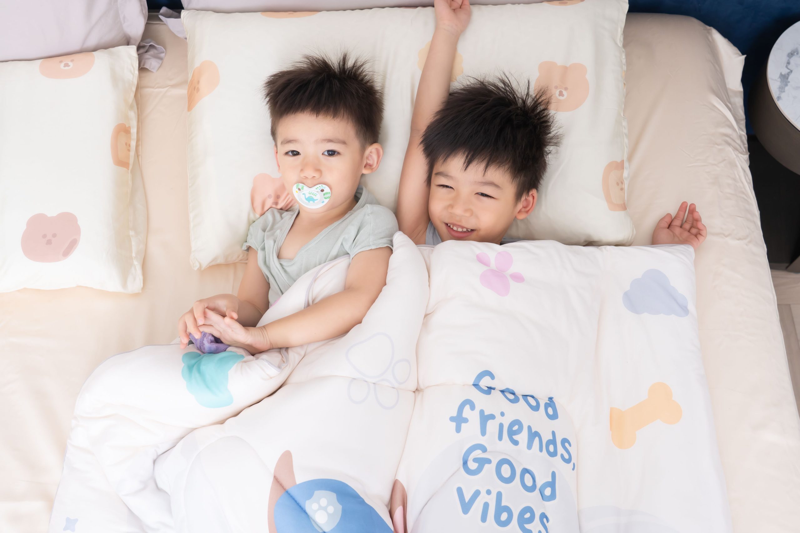 【給你柔柔嫩嫩一夜好眠｜伯尼寢具 頂級膠原蛋白60支天絲寢具+汪汪隊天絲兒童睡墊】茜茜質感好物團購