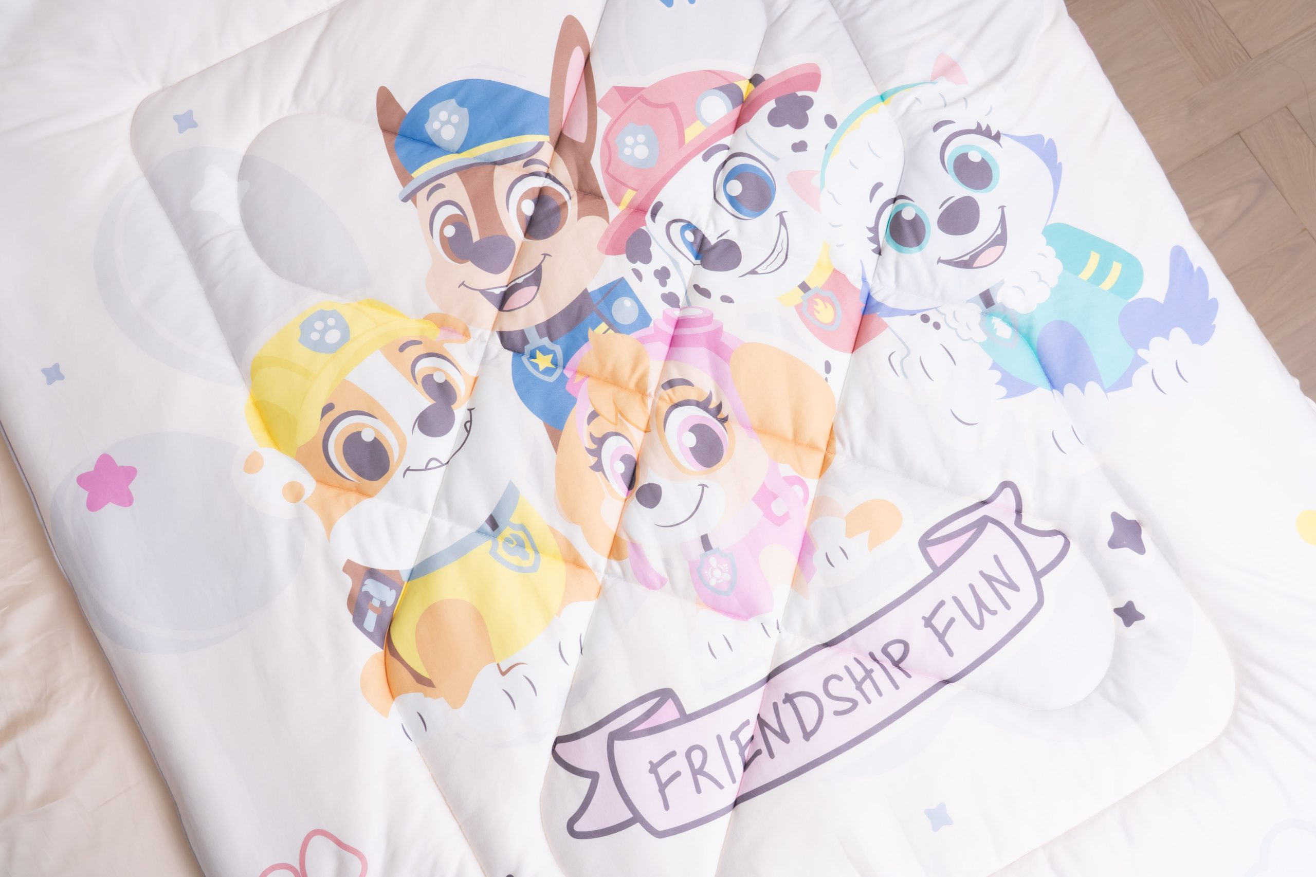 【給你柔柔嫩嫩一夜好眠｜伯尼寢具 頂級膠原蛋白60支天絲寢具+汪汪隊天絲兒童睡墊】茜茜質感好物團購