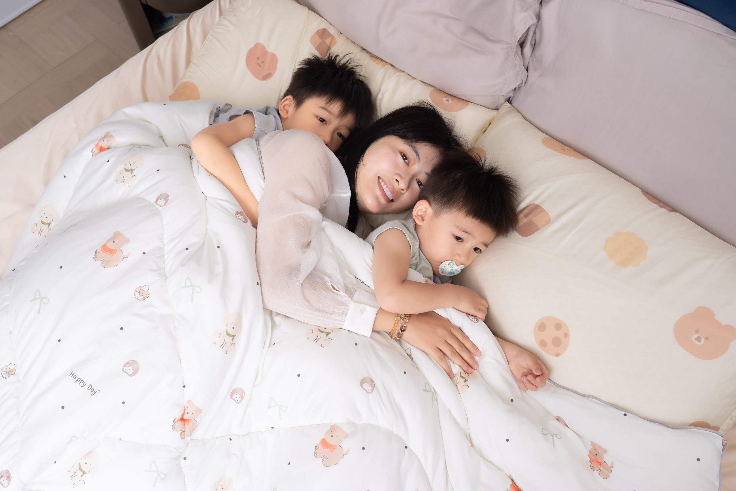 【給你柔柔嫩嫩一夜好眠｜伯尼寢具 頂級膠原蛋白60支天絲寢具+汪汪隊天絲兒童睡墊】茜茜質感好物團購