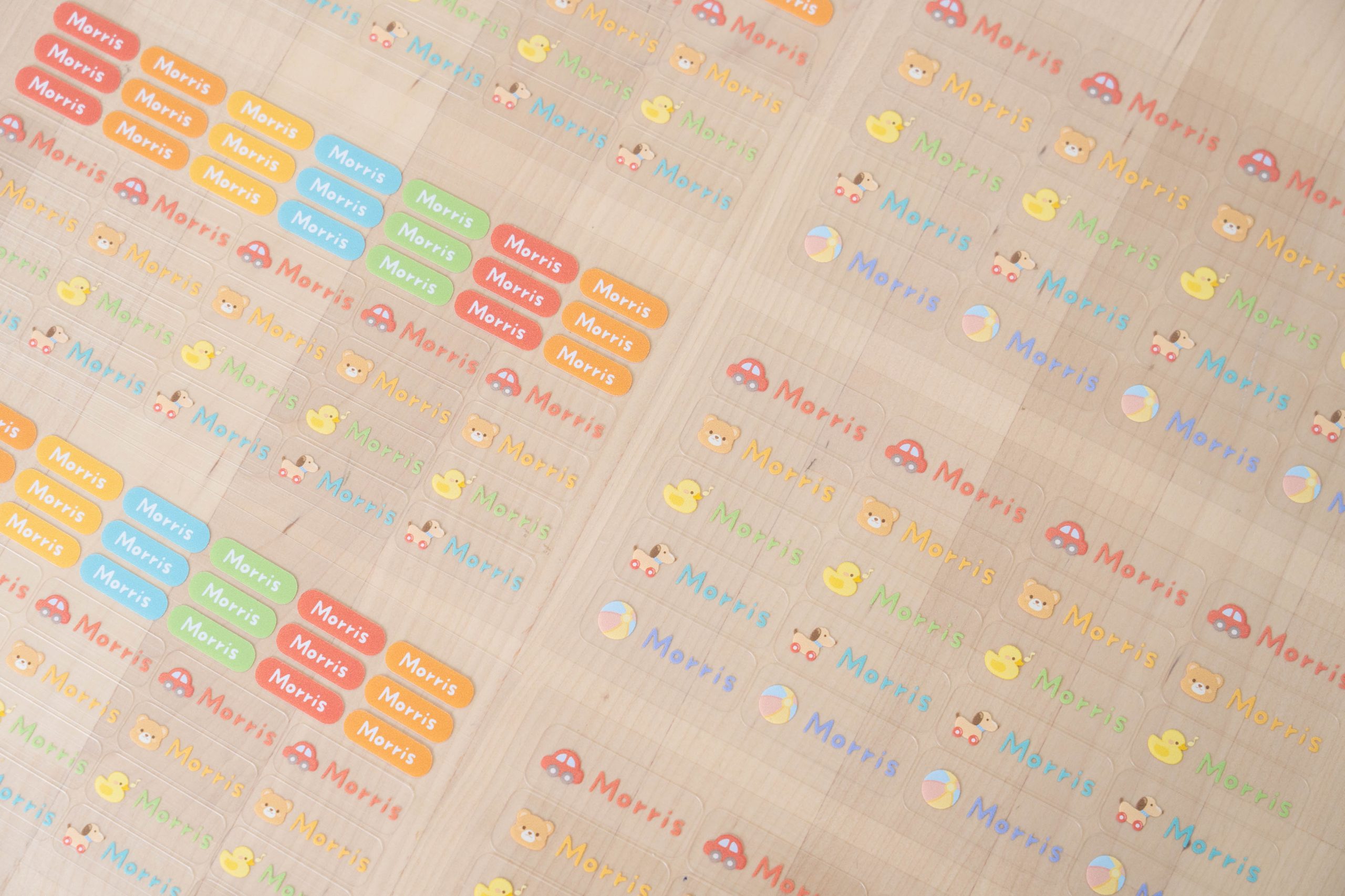 小孩必備！超實用姓名貼【作伴｜耐高溫+防水姓名貼。水晶貼。不鏽鋼水杯。衣物印章。客製餐具組。三色碗。鑰匙圈。手帕。水壺】～波力+汪汪隊聯名款！