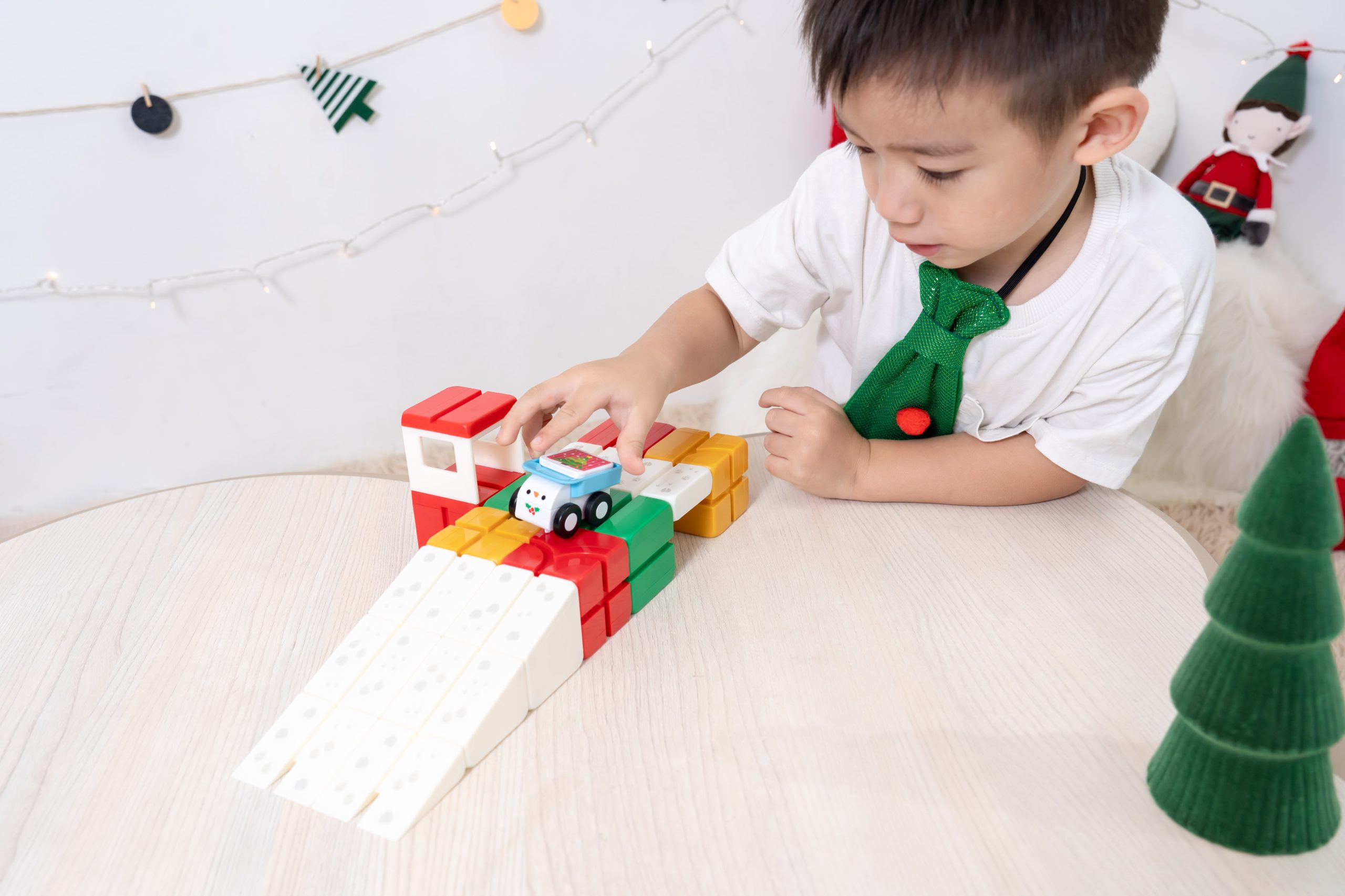 台灣之光【Qbi益智磁吸軌道玩具｜開發孩子無限可能～從0歲玩到99歲】茜茜獨家聖誕新品！