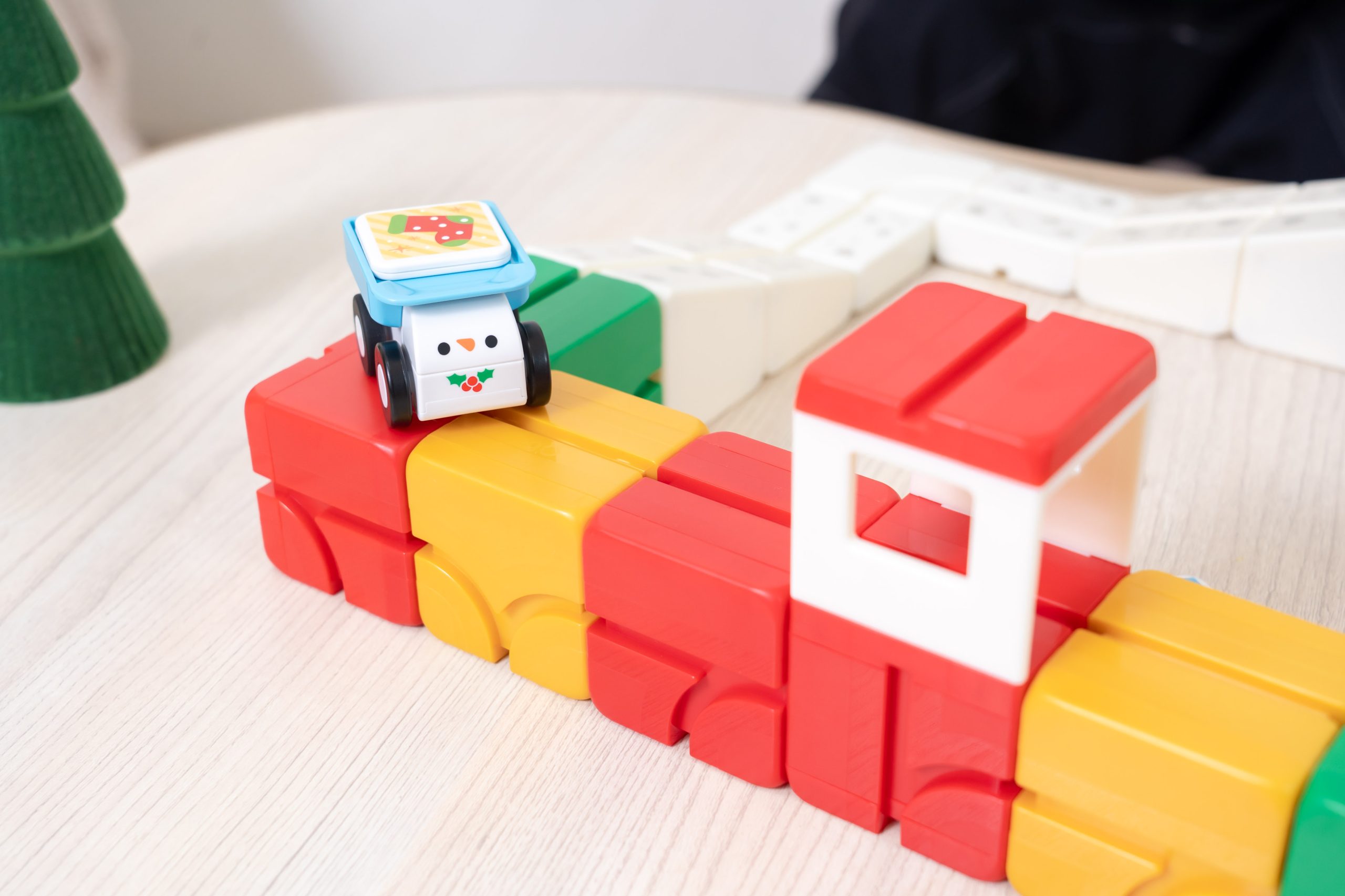 台灣之光【Qbi益智磁吸軌道玩具｜開發孩子無限可能～從0歲玩到99歲】茜茜獨家聖誕新品！